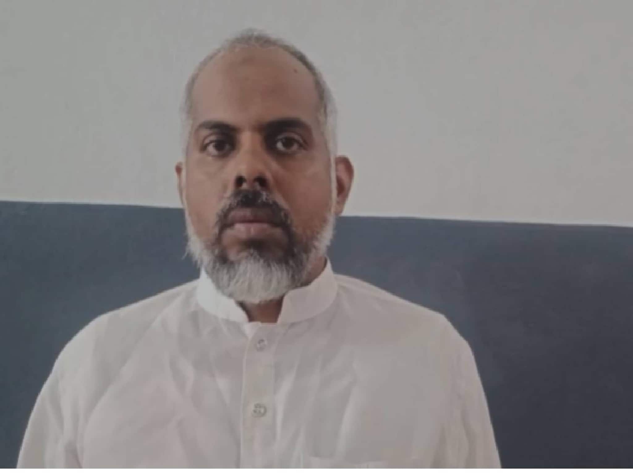 മലപ്പുറത്ത് മാനസിക വൈകല്യമുള്ള പത്താം ക്ലാസ് വിദ്യാർഥിയെ ലൈംഗിക പീഡനത്തിരയാക്കിയ ആത്മീയ ചികിത്സകൻ അറസ്റ്റിൽ മലപ്പുറത്ത് മാനസിക വൈകല്യമുള്ള പത്താം ക്ലാസ് വിദ്യാർഥിയെ ലൈംഗിക പീഡനത്തിരയാക്കിയ ആത്മീയ ചികിത്സകൻ അറസ്റ്റിൽ