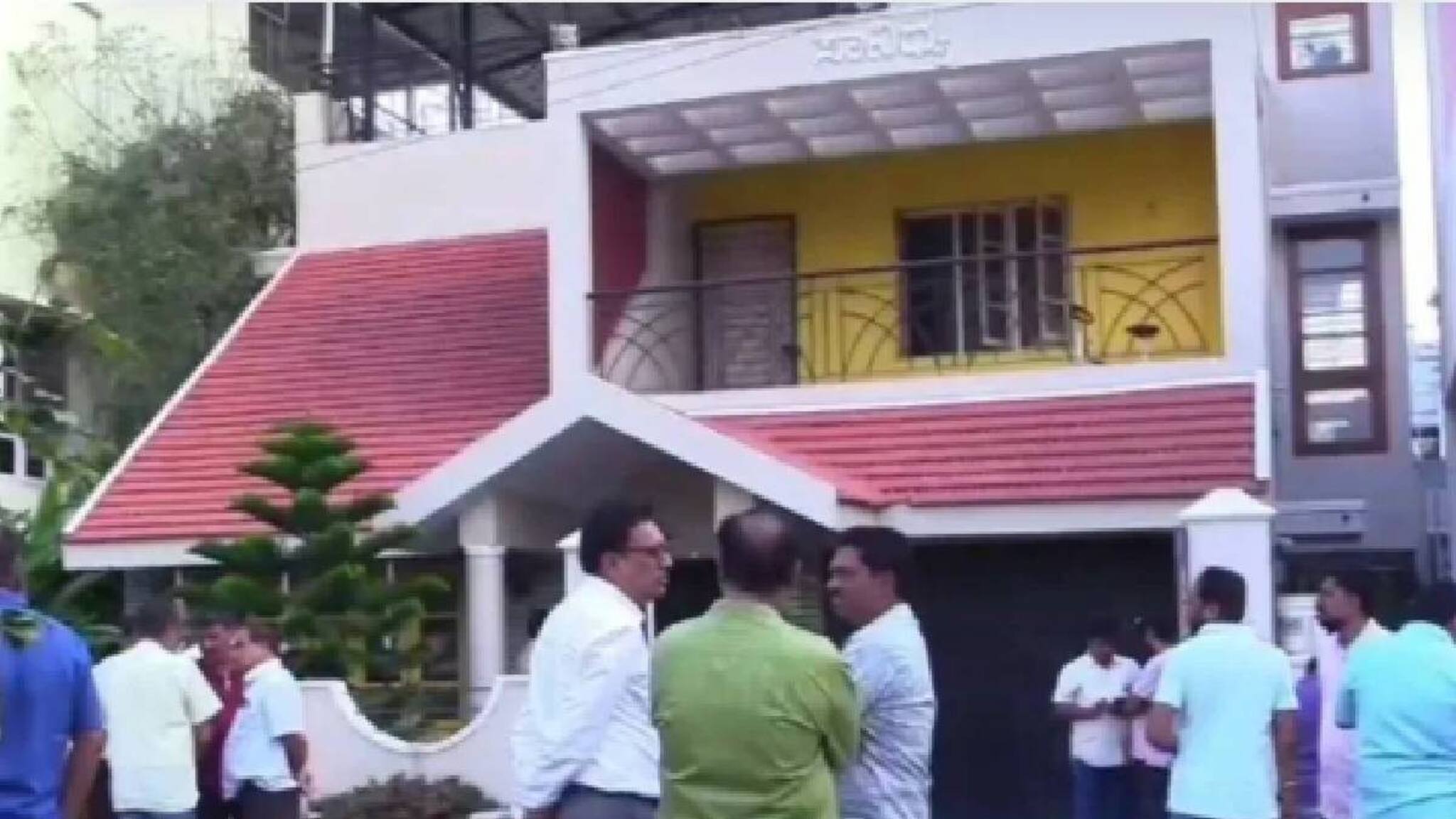 ഒന്നര വര്‍ഷത്തിനിടെ ജീവനൊടുക്കിയത് നാല് പേര്‍; നിഗൂഢത നിറഞ്ഞ ' ആഢംബര ബംഗ്ലാവ്  'സാനിധ്യ '