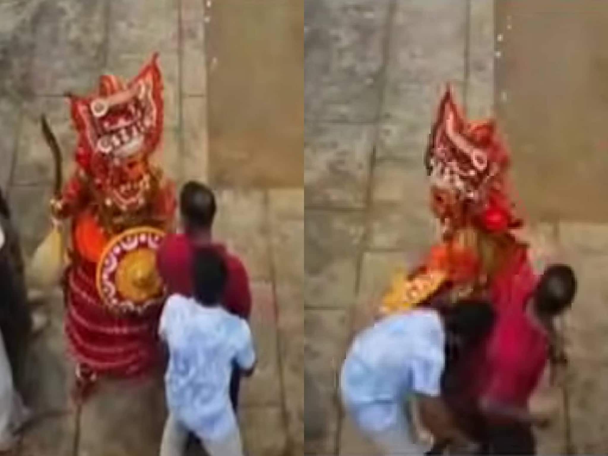 കാസർഗോഡ് ക്ഷേത്രോത്സവത്തിനിടെ തെയ്യത്തിൻ്റെ അടിയേറ്റ് യുവാവ് ബോധരഹിതനായി കാസർഗോഡ് ക്ഷേത്രോത്സവത്തിനിടെ തെയ്യത്തിൻ്റെ അടിയേറ്റ് യുവാവ് ബോധരഹിതനായി