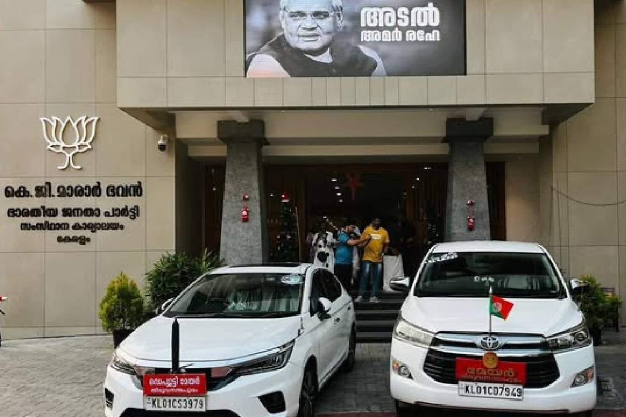 'കേരള സ്റ്റേറ്റ് 1'-നായി കട്ടവെയ്റ്റിങ്ങ് ;ചിത്രം പങ്കുവെച്ച് കെ സുരേന്ദ്രന്‍