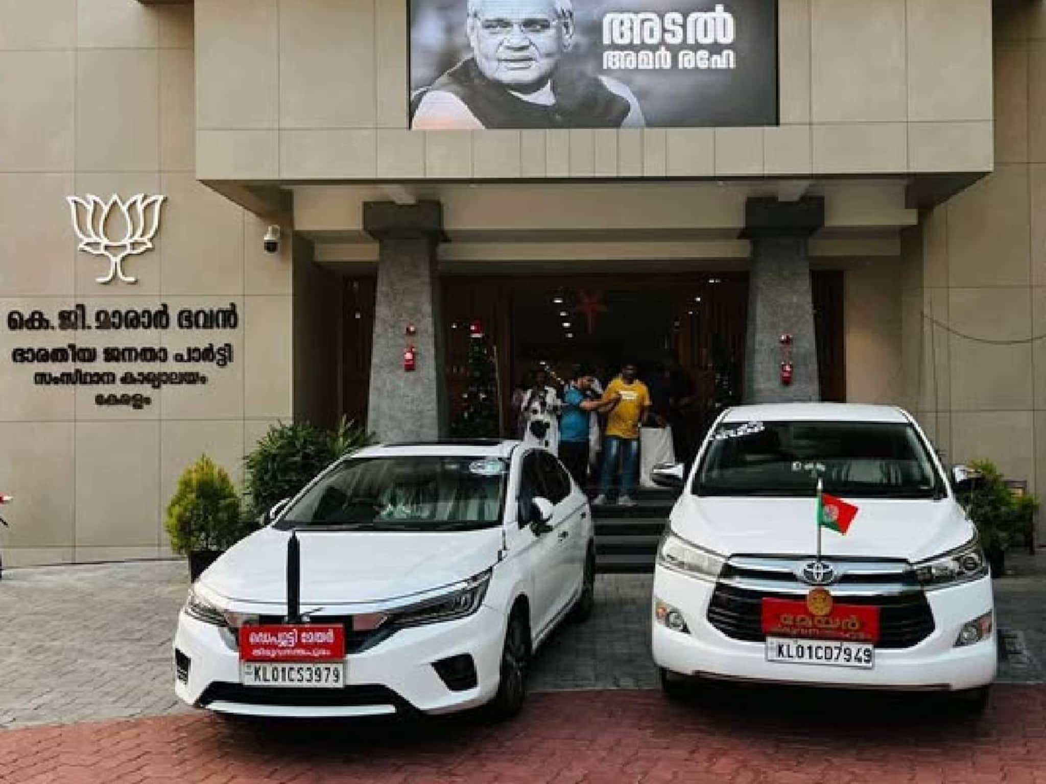 'കേരള സ്റ്റേറ്റ് 1'-നായി കട്ടവെയ്റ്റിങ്ങ് ;ചിത്രം പങ്കുവെച്ച് കെ സുരേന്ദ്രന്‍