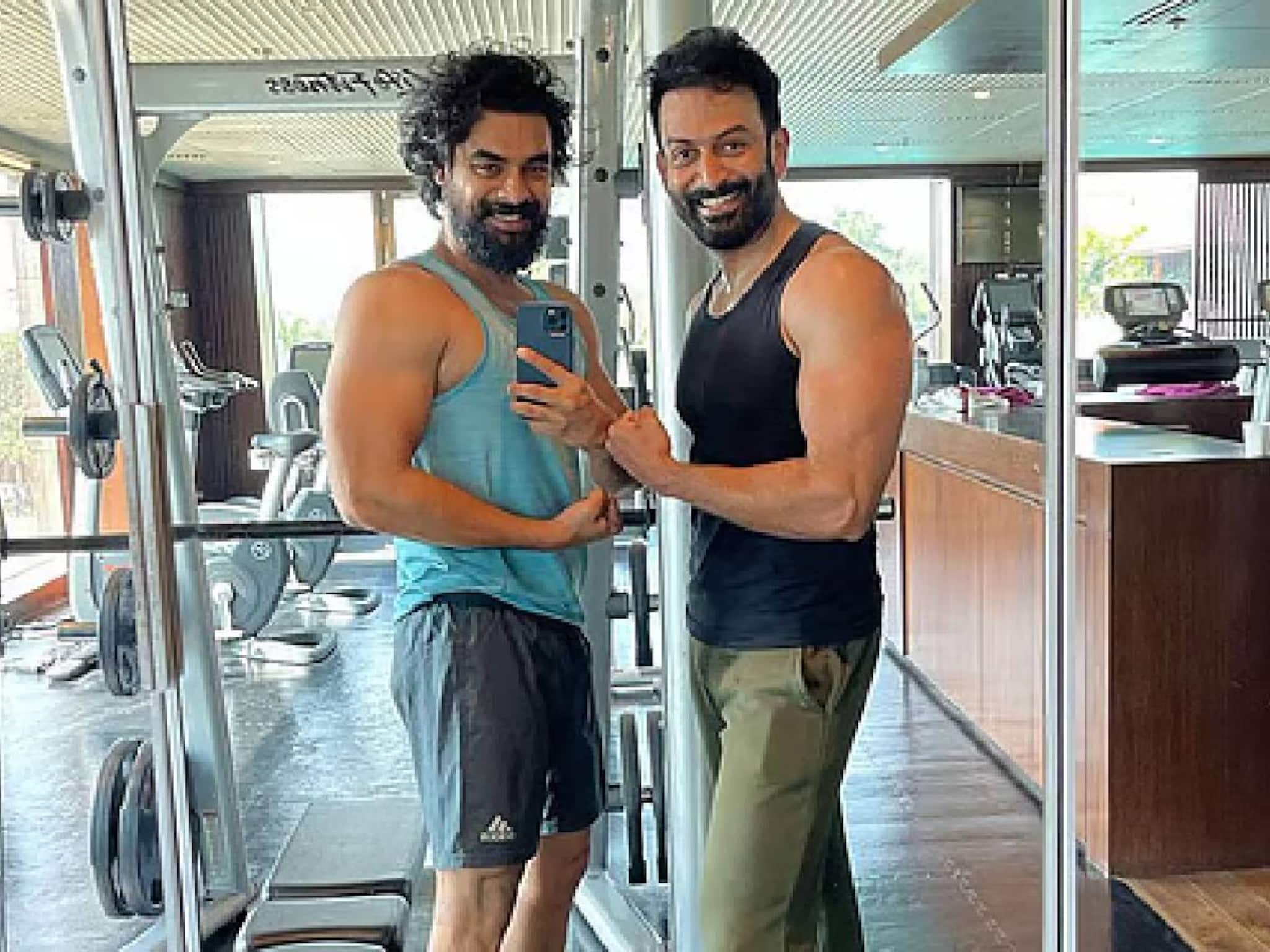 മോഹൻലാലിന് പിന്നാലെ കാമിയോ ചെയ്യാൻ പൃഥ്വിരാജ്? ടൊവിനോ ചിത്രത്തിൽ നടന്റെ അതിഥിവേഷമോ?