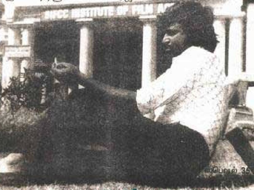 ഒരു സിഗരറ്റ് എങ്ങോട്ടെന്നില്ലാതെ മുകളിലേക്കെറിഞ്ഞ് അത് വായ കൊണ്ട് കടിച്ചുപിടിക്കുന്ന ഒരു സ്റ്റൈൽ മതി അതാരെന്നു തിരിച്ചറിയാൻ. പത്രത്തിലെ ജോലി കഴിഞ്ഞ് ബസ് കണ്ടക്‌ടറായി മാറിയ അയാൾക്ക് ഒരു കൂട്ടുകാരൻ നൽകിയ വഴികാട്ടിയാണ് സിനിമയിലെത്തിച്ചത്. അതേ, മലയാളി പ്രേക്ഷകർക്കുൾപ്പെടെ പ്രിയങ്കരനായ നടൻ രജനീകാന്ത് ആണത്. പത്രത്തിൽ ജോലി ചെയ്തിരുന്ന കൂട്ടുകാരനാണ് അദ്ദേഹം ജോലി ചെയ്തിരുന്ന സ്ഥാപനത്തിൽ ശിവജി റാവു ഗെയ്‌ക്ക്‌വാഡ് എന്ന രജനിക്ക് ഒരു തൊഴിൽ സംഘടിപ്പിച്ചുകൊടുത്തത് (തുടർന്ന് വായിക്കുക)