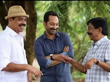 'ഞാൻ പ്രകാശൻ' സെറ്റിൽ ശ്രീനിവാസനും സത്യൻ അന്തിക്കാടും ഫഹദിനൊപ്പം 'ഞാൻ പ്രകാശൻ' സെറ്റിൽ ശ്രീനിവാസനും സത്യൻ അന്തിക്കാടും ഫഹദിനൊപ്പം