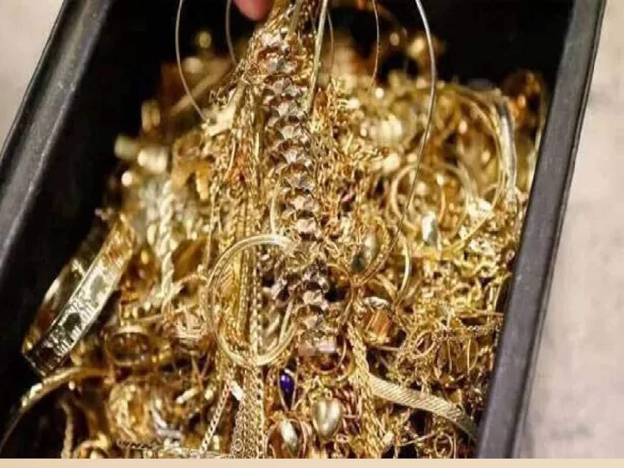 ദോഷം തീർക്കാമെന്ന് വിശ്വസിപ്പിച്ചു മന്ത്രം ചൊല്ലി മയക്കി ബിസിനസുകാരന്റെ 10 പവൻ കവർന്നു