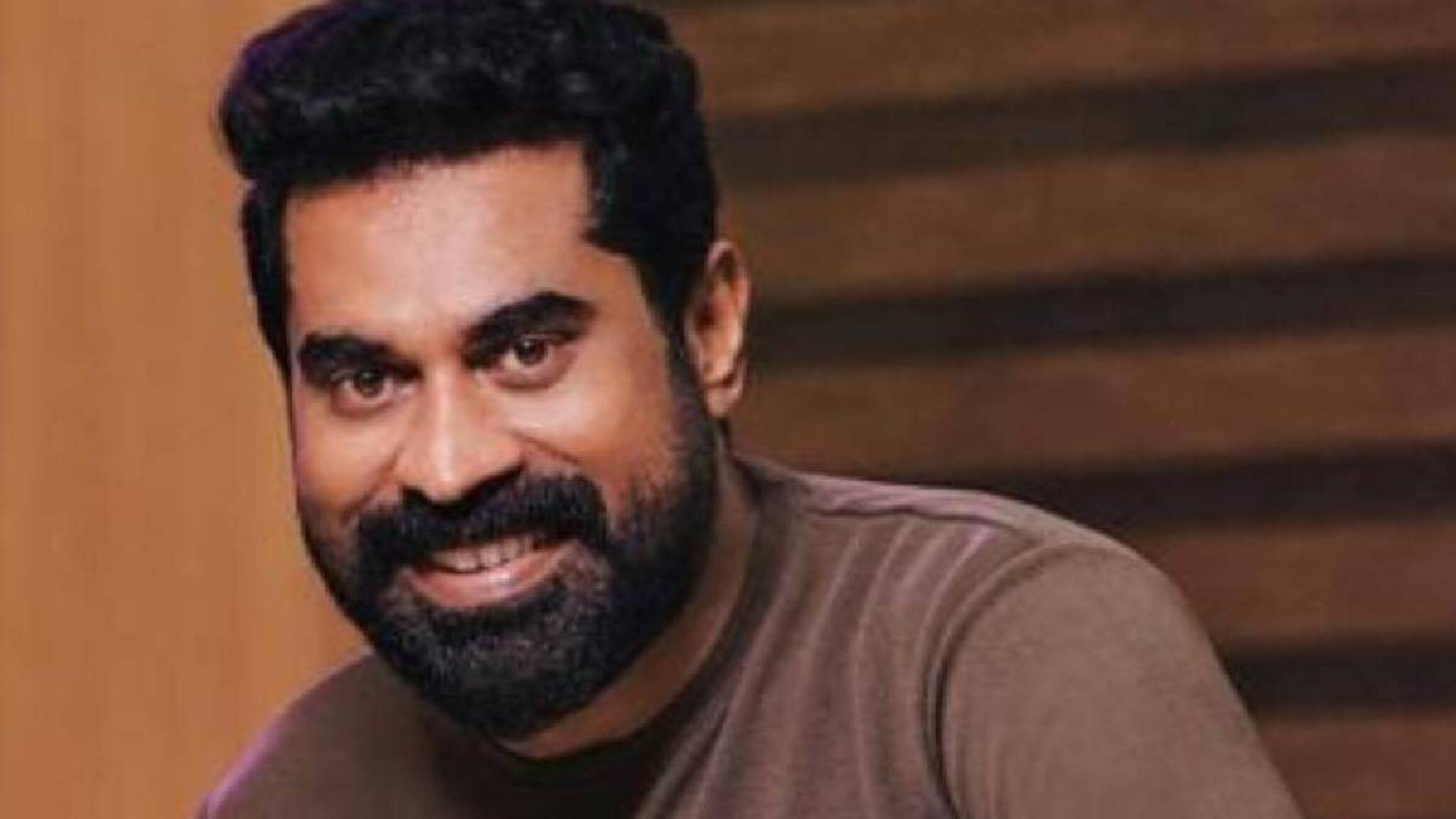 സീരിയസ് കഥാപാത്രങ്ങൾ കൊഞ്ചം വെയ്റ്റ്; സുരാജ് വെഞ്ഞാറമൂട് നായകനാവുന്ന കോമഡി ചിത്രം 'റൺ മാമാ റൺ'