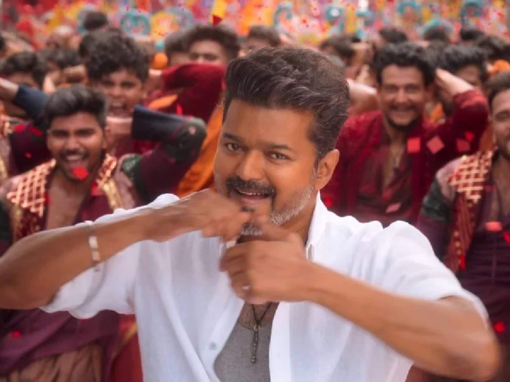 സിനിമ ഉപേക്ഷിക്കുന്നത് തനിക്കായി സർവ്വതും ത്യജിച്ച ആരാധകർക്ക് വേണ്ടി: ദളപതി വിജയ്