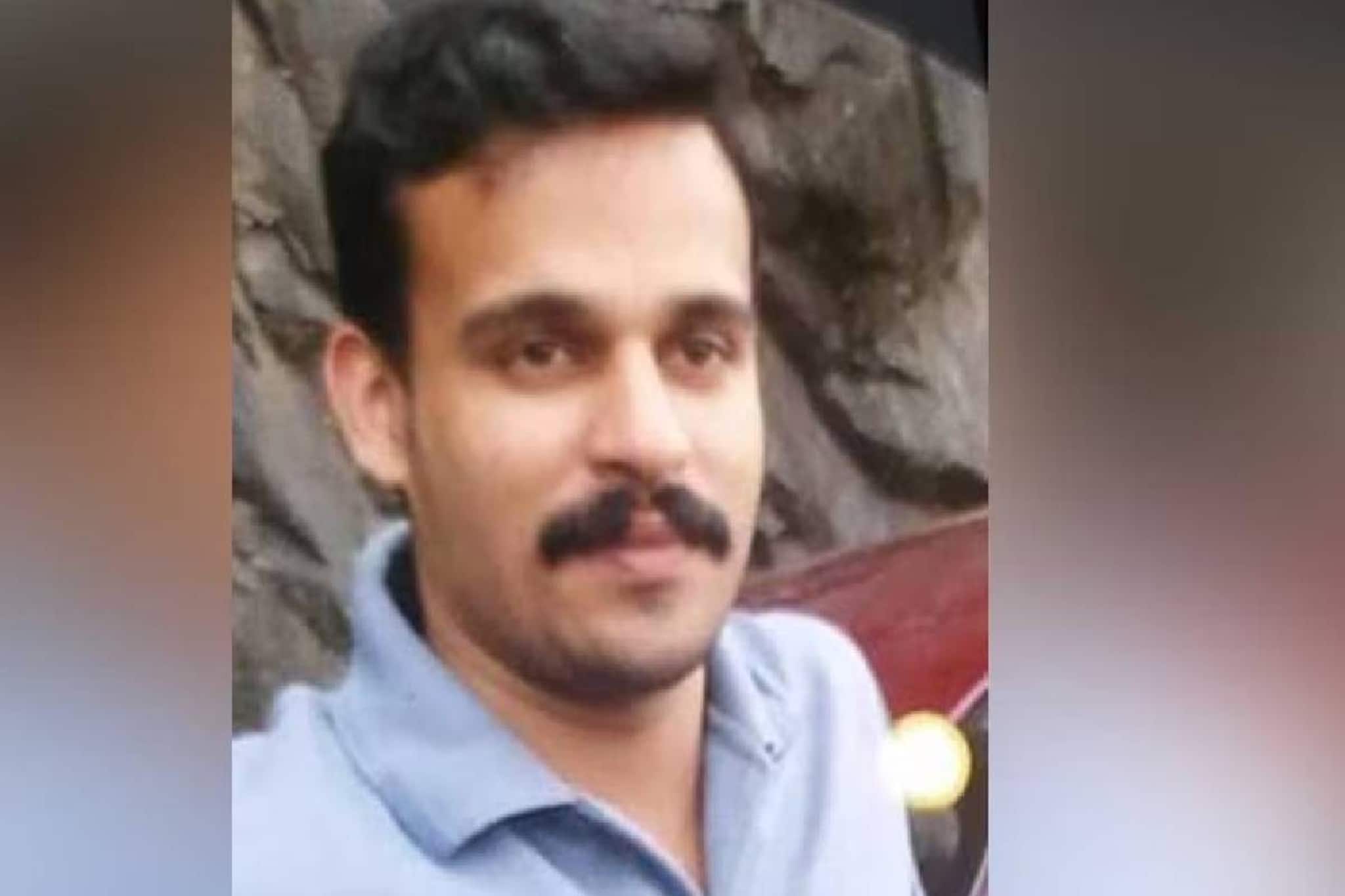 കോഴിക്കോട് വിജയാഹ്ലാദ പ്രകടനത്തിനിടെ സ്കൂട്ടറിൽ സൂക്ഷിച്ച പടക്കങ്ങൾ പൊട്ടിത്തെറിച്ച് യുഡിഎഫ് പ്രവർത്തകൻ മരിച്ചു കോഴിക്കോട് വിജയാഹ്ലാദ പ്രകടനത്തിനിടെ സ്കൂട്ടറിൽ സൂക്ഷിച്ച പടക്കങ്ങൾ പൊട്ടിത്തെറിച്ച് യുഡിഎഫ് പ്രവർത്തകൻ മരിച്ചു