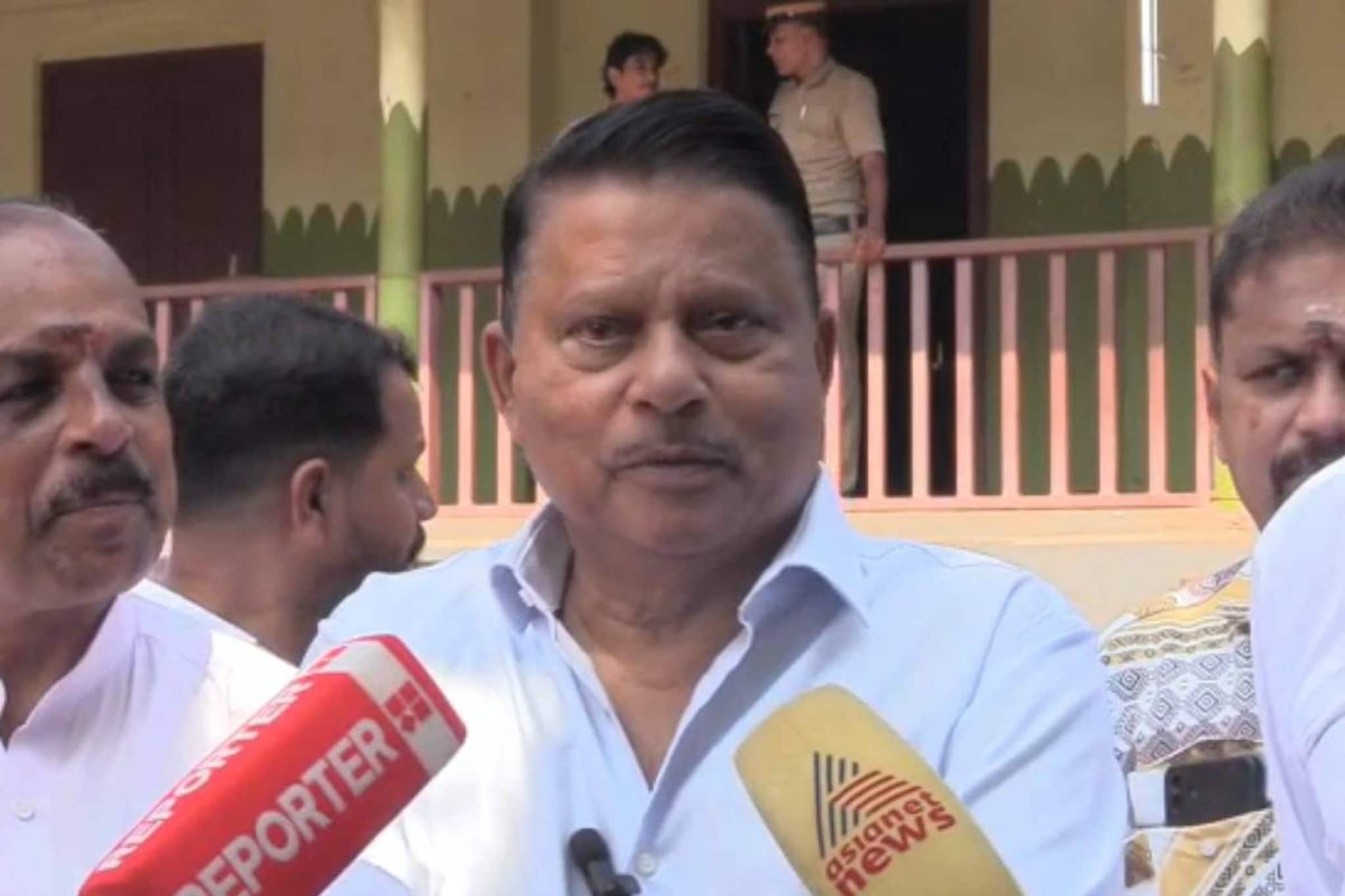 'മാങ്കൂട്ടത്തിലിനെ പിന്തുണയ്ക്കുന്നത് സ്ത്രീകൾ, വളഞ്ഞിട്ടാക്രമിക്കുന്നത് സർക്കാരിന് തിരിച്ചടിയാകും': പി വി അബ്ദുൽ വഹാബ് എംപി 'മാങ്കൂട്ടത്തിലിനെ പിന്തുണയ്ക്കുന്നത് സ്ത്രീകൾ, വളഞ്ഞിട്ടാക്രമിക്കുന്നത് സർക്കാരിന് തിരിച്ചടിയാകും': പി വി അബ്ദുൽ വഹാബ് എംപി