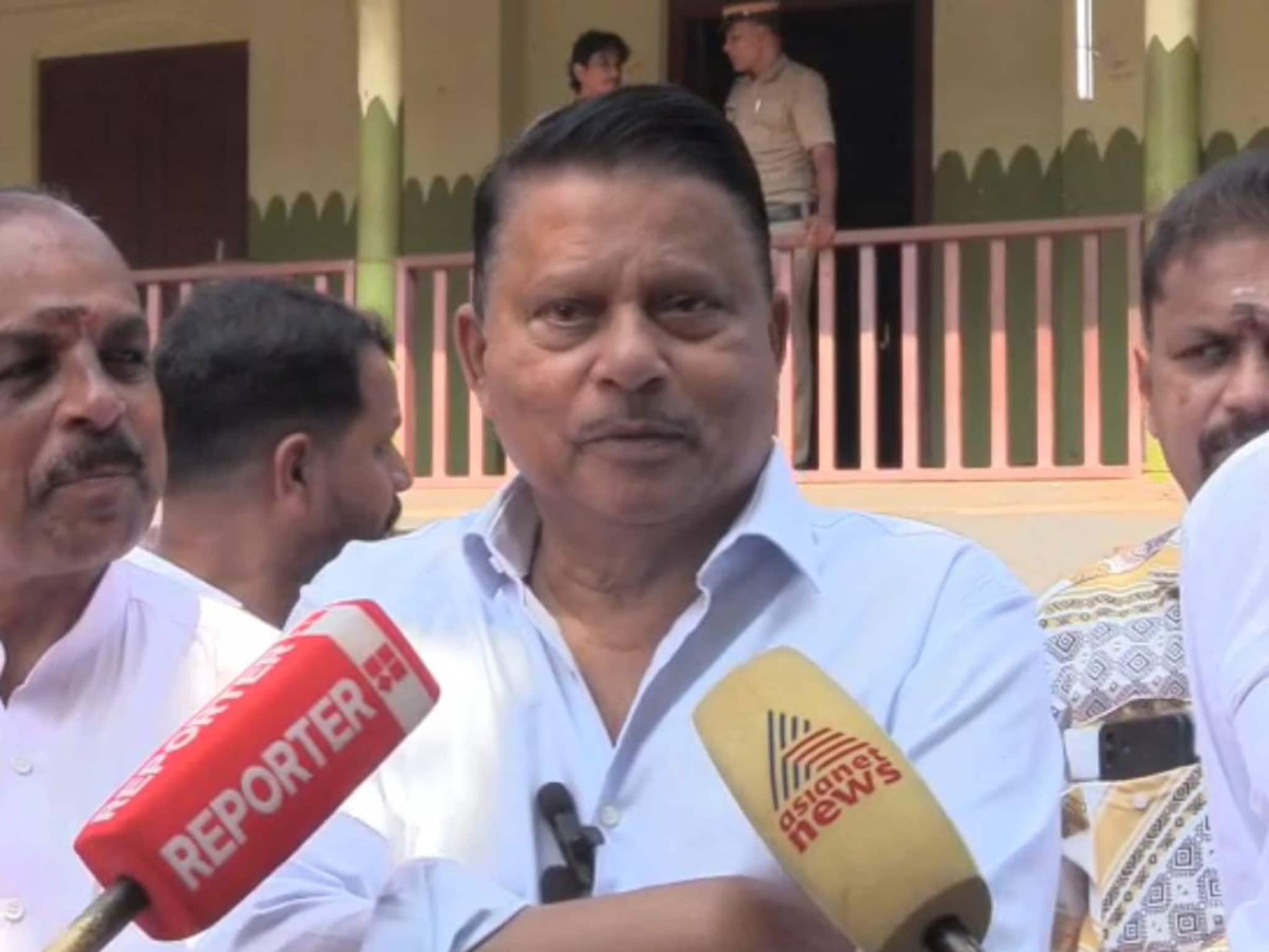 'മാങ്കൂട്ടത്തിലിനെ പിന്തുണയ്ക്കുന്നത് സ്ത്രീകൾ, വളഞ്ഞിട്ടാക്രമിക്കുന്നത് സർക്കാരിന് തിരിച്ചടിയാകും' 'മാങ്കൂട്ടത്തിലിനെ പിന്തുണയ്ക്കുന്നത് സ്ത്രീകൾ, വളഞ്ഞിട്ടാക്രമിക്കുന്നത് സർക്കാരിന് തിരിച്ചടിയാകും'