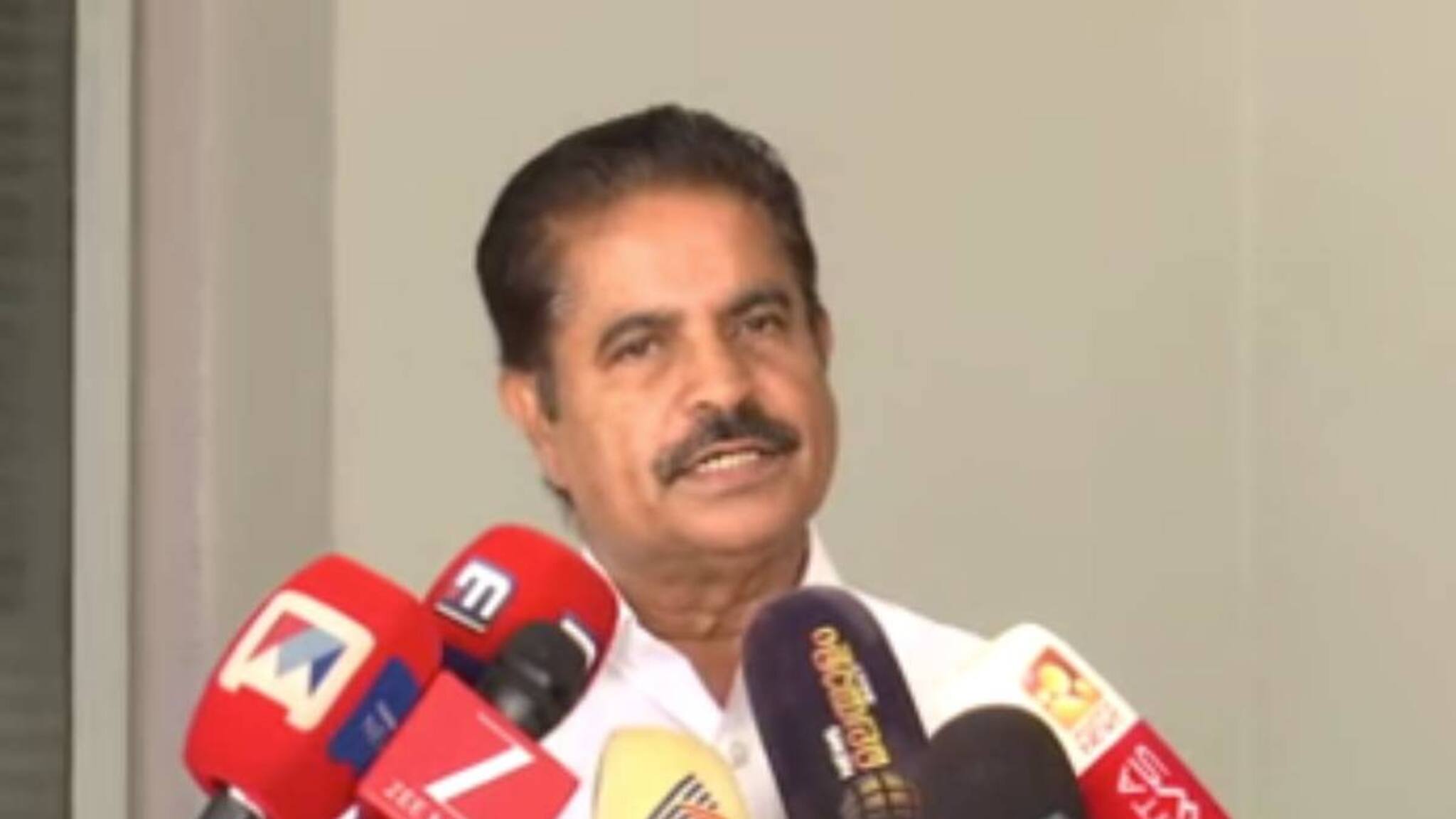 ശബരിമല സ്വർണക്കൊള്ള: എസ്ഐടി സാമ്പത്തിക ഇടപാടിനെക്കുറിച്ചൊന്നും ചോദിച്ചില്ലെന്ന് അടൂർ പ്രകാശ്