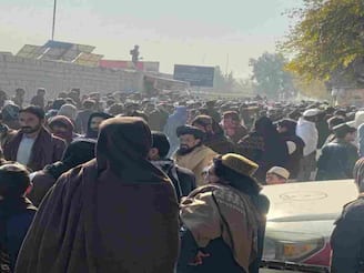 അഫ്‌ഗാനിസ്ഥാനിൽ തന്റെ കുടുംബത്തെ കൂട്ടക്കൊല ചെയ്ത പ്രതിയുടെ വധശിക്ഷ നടപ്പിലാക്കിയത് 13കാരൻ, കാണാൻ 80,000 പേർ