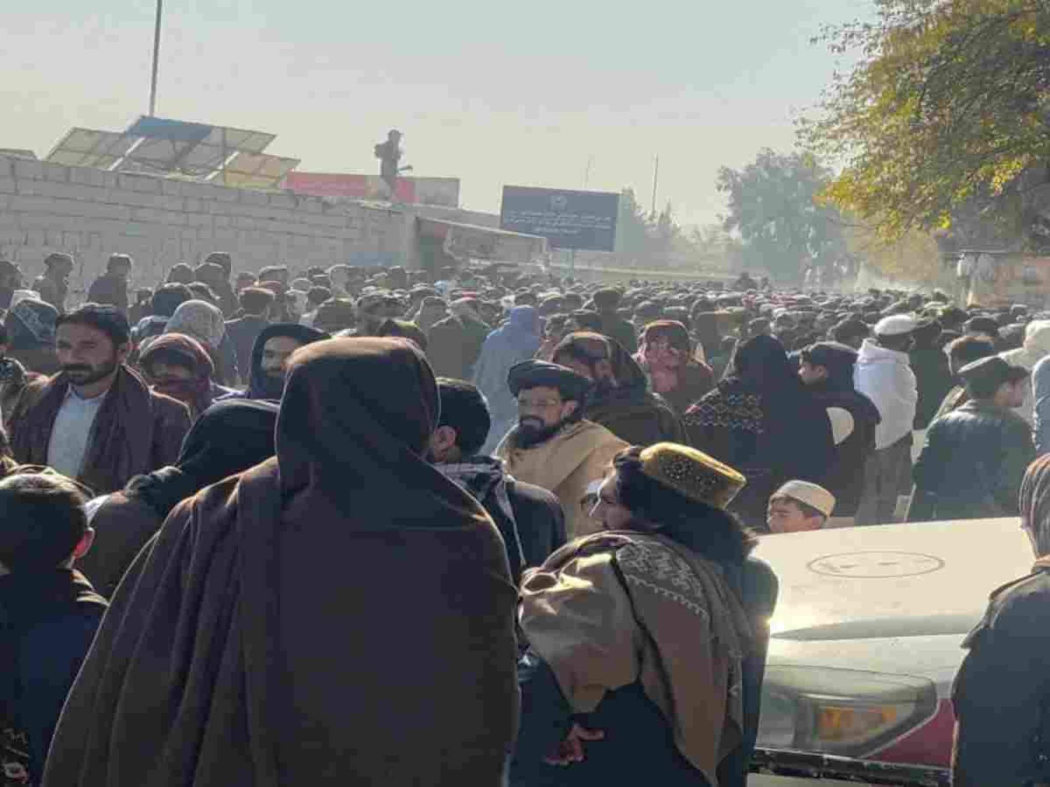 അഫ്‌ഗാനിസ്ഥാനിൽ തന്റെ കുടുംബത്തെ കൂട്ടക്കൊല ചെയ്ത പ്രതിയുടെ വധശിക്ഷ നടപ്പിലാക്കിയത് 13കാരൻ, കാണാനെത്തിയത് 80,000 പേർ