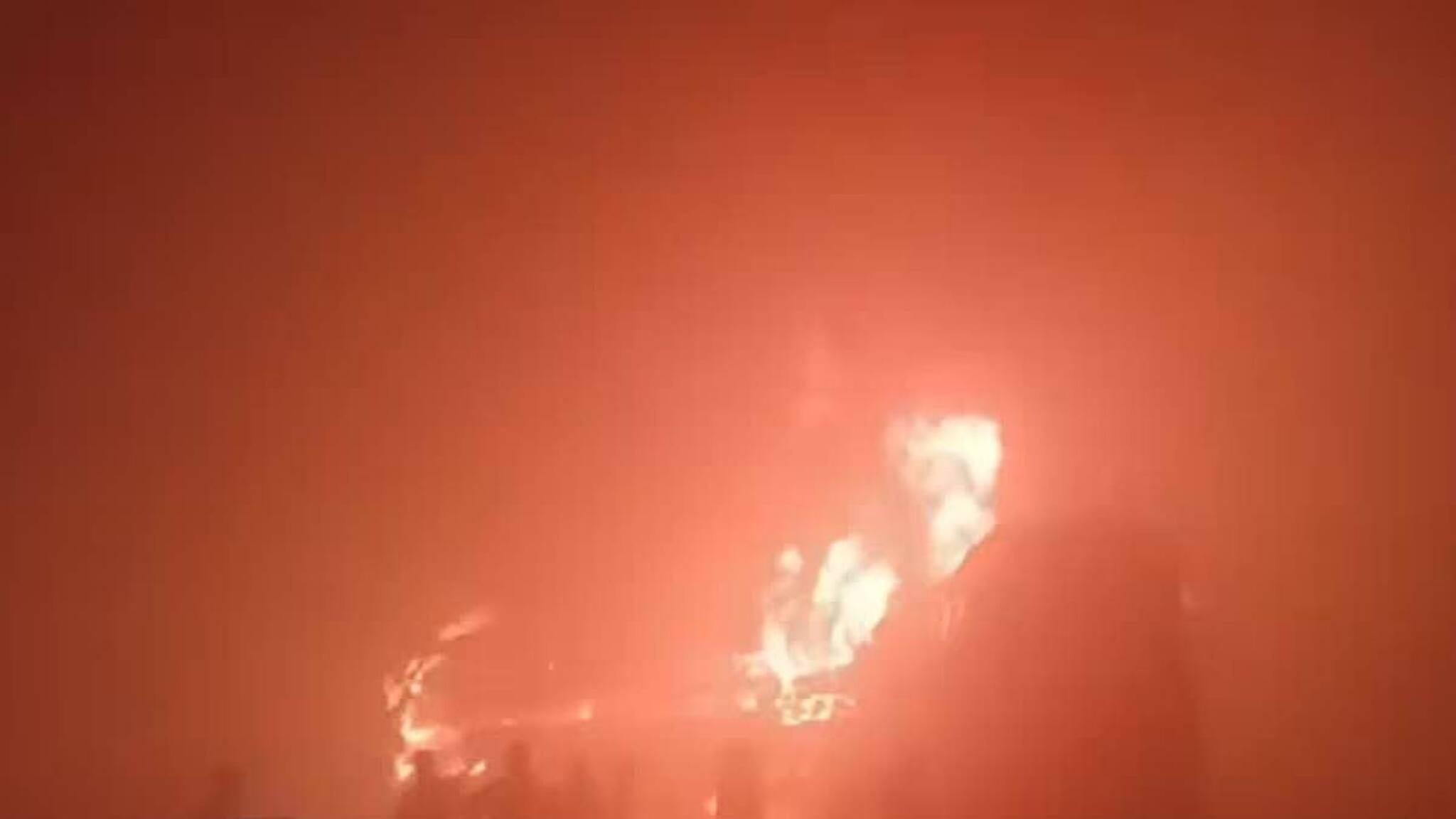 കനത്ത മൂടൽമഞ്ഞിൽ യമുന എക്‌സ്പ്രസ്‌വേയിൽ 10 വാഹനങ്ങൾ കൂട്ടിയിടിച്ച് തീപിടിച്ച് നാലുപേർ മരിച്ചു; 25 ഓളംപേർക്ക് പരിക്ക്