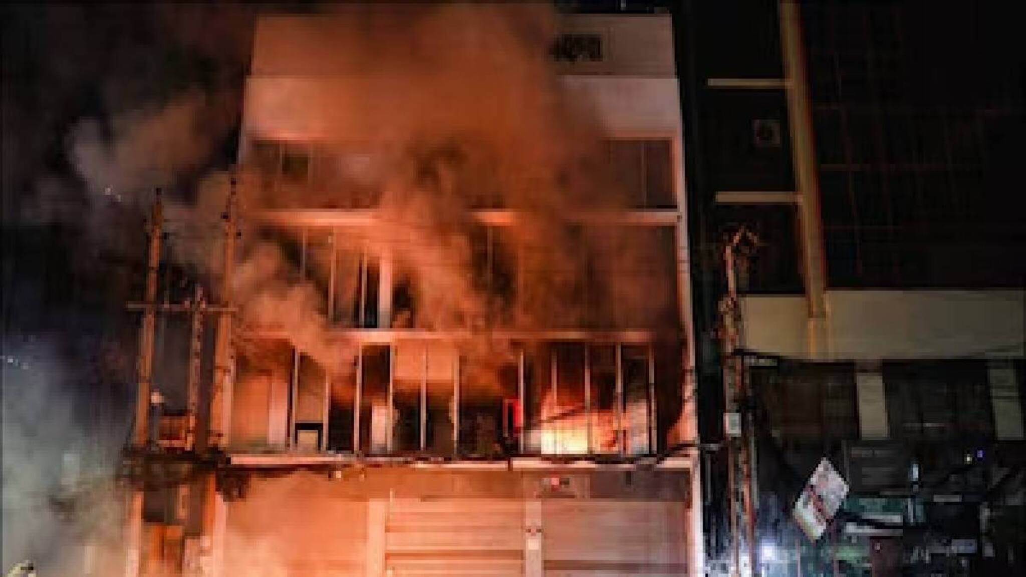 ബംഗ്ലാദേശില്‍ ഹിന്ദുവിനെ തല്ലികൊന്നു മരത്തില്‍ കെട്ടിത്തൂക്കി കത്തിച്ചു : ശാന്തത പാലിക്കണമെന്ന് ഇടക്കാല സര്‍ക്കാര്‍