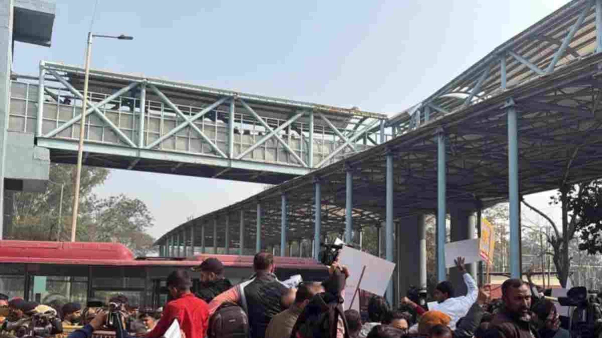 ഹിന്ദു യുവാവിന്റെ കൊല; ഡൽഹിയിലെ ബംഗ്ലാദേശ് ഹൈക്കമ്മീഷന് മുന്നിൽ ഹൈന്ദവ സംഘടനകളുടെ കൂറ്റൻ പ്രതിഷേധം