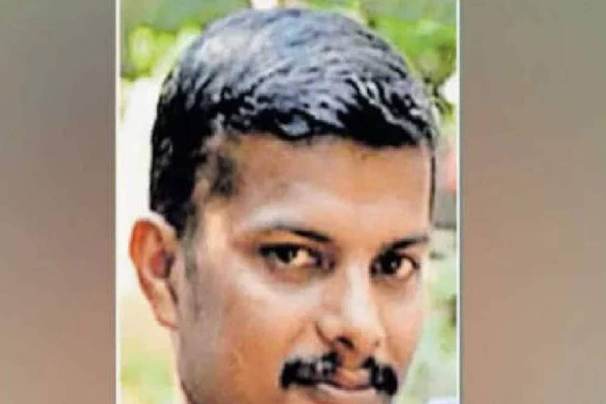 ബൈക്ക് ഓടിക്കുന്നതിനിടെ തലയിൽ തേങ്ങ വീണു; നിയന്ത്രണം വിട്ട് താഴ്ചയിലേക്ക് മറിഞ്ഞ യുവാവ് മരിച്ചു ബൈക്ക് ഓടിക്കുന്നതിനിടെ തലയിൽ തേങ്ങ വീണു; നിയന്ത്രണം വിട്ട് താഴ്ചയിലേക്ക് മറിഞ്ഞ യുവാവ് മരിച്ചു