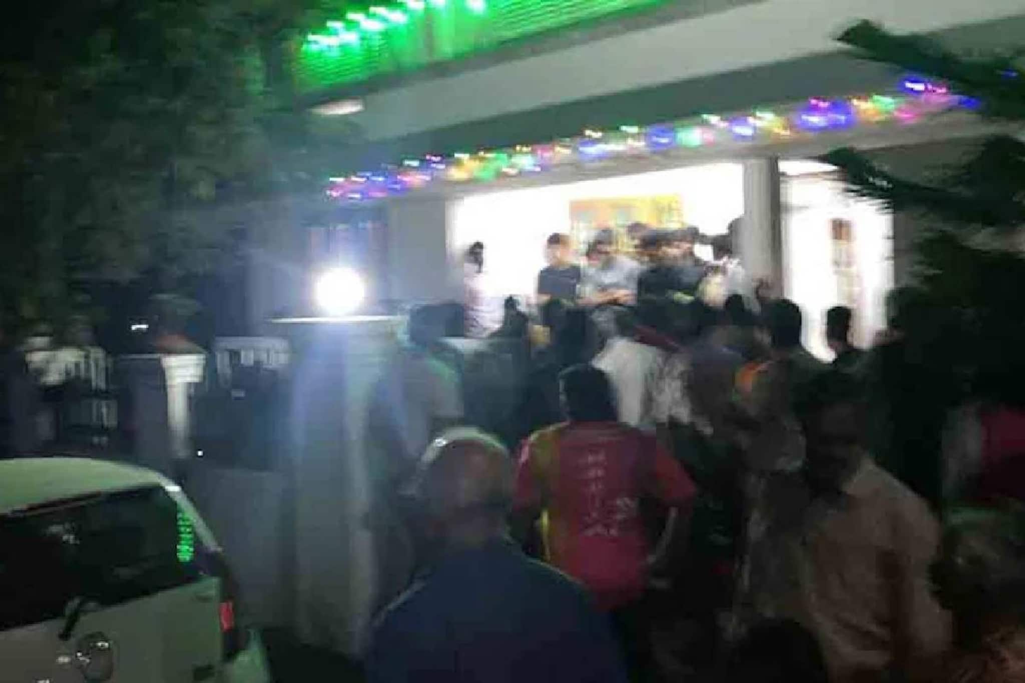 കൊച്ചിയിൽ കരോൾ രസീത് ചോദിച്ച കോൺഗ്രസ് നേതാവിന്റെ പല്ലടിച്ചു തകർത്ത 20 പേർക്കെതിരെ കേസെടുത്തു