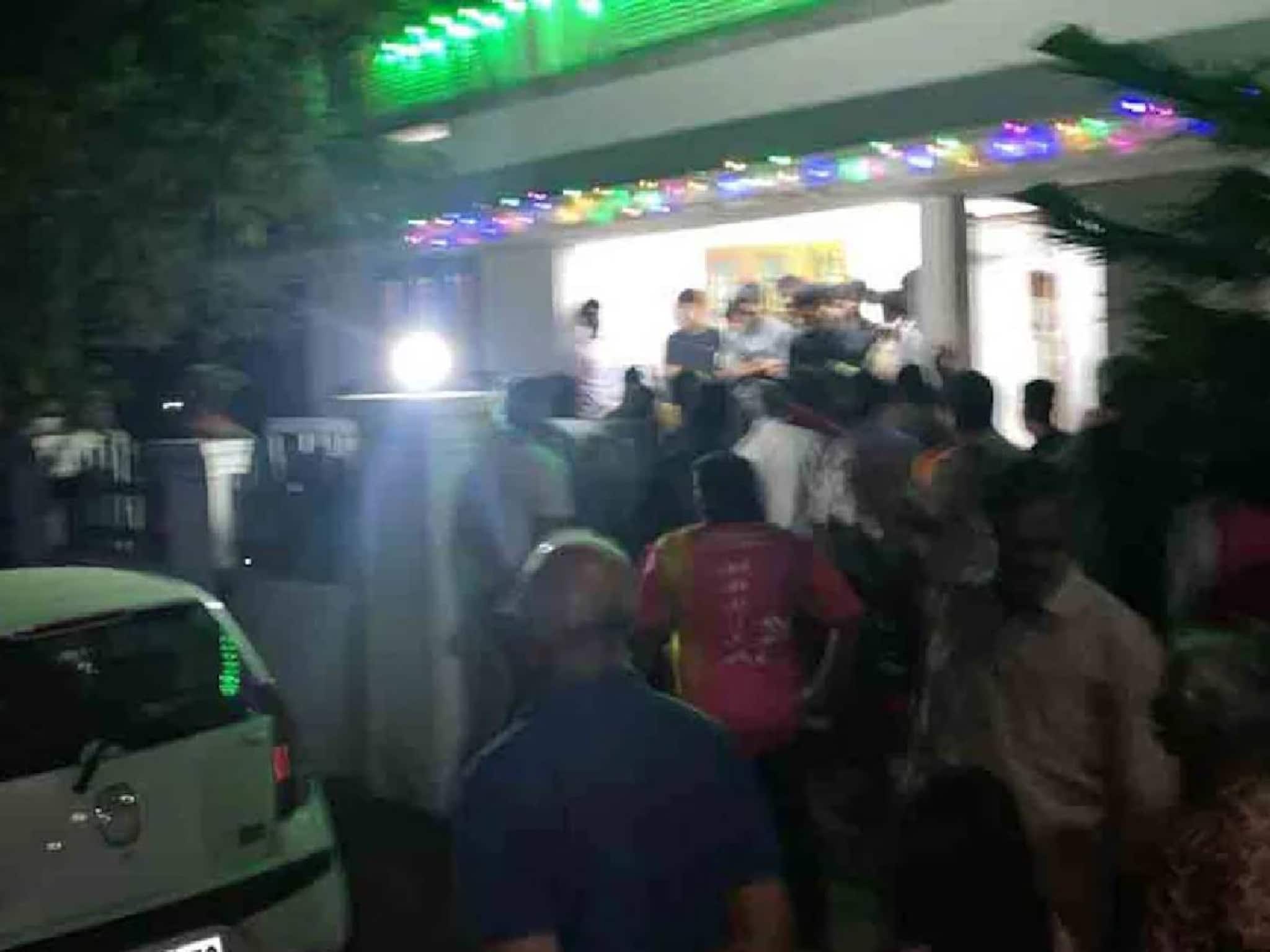 കൊച്ചിയിൽ കരോൾ രസീത് ചോദിച്ച കോൺഗ്രസ് നേതാവിന്റെ പല്ലടിച്ചു തകർത്ത 20 പേർക്കെതിരെ കേസെടുത്തു