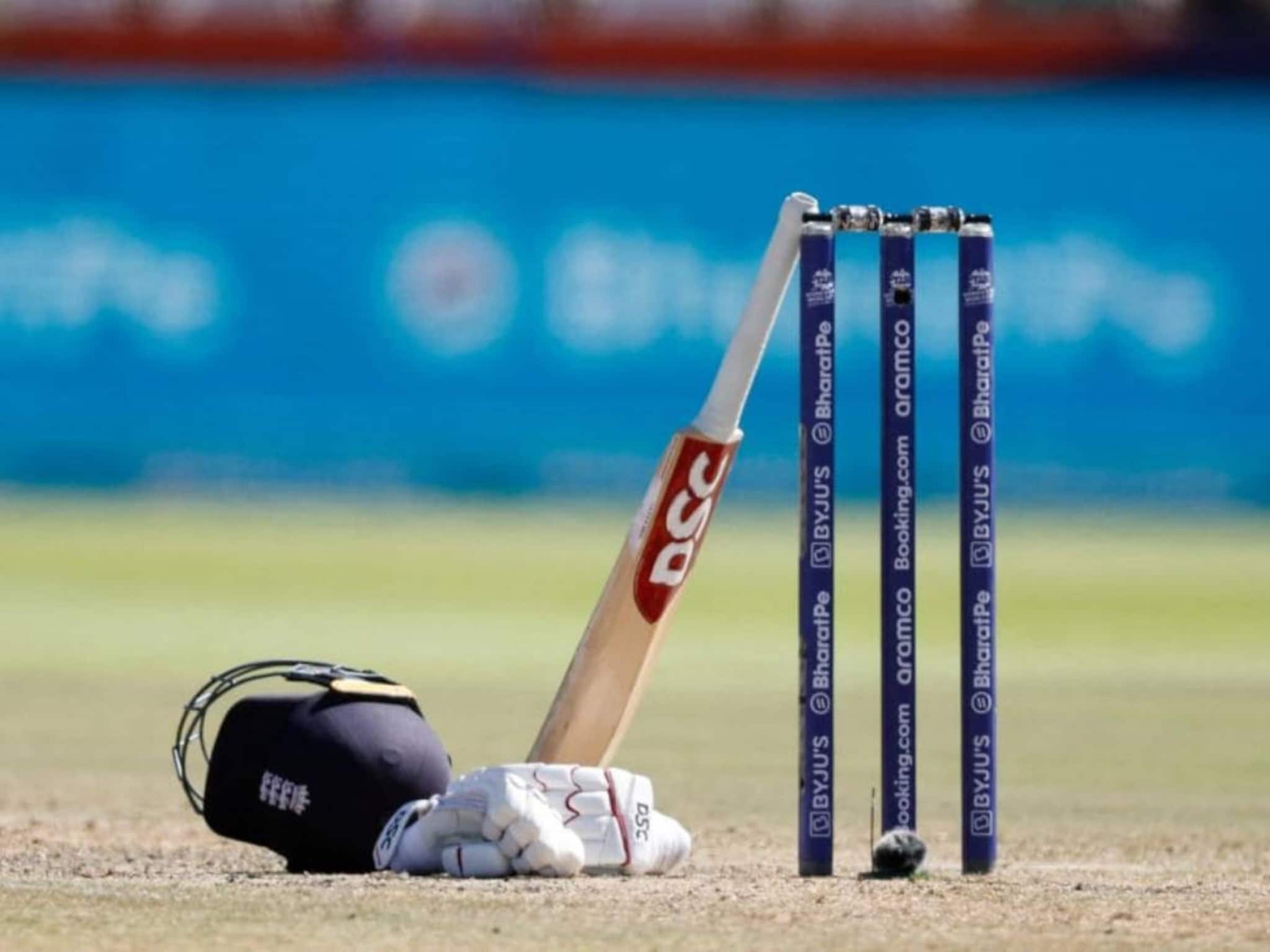 തലയിൽ 20 തുന്നലുകളും തോളെല്ലിന് പൊട്ടലും; ടീമിൽ എടുക്കാത്തതിന് മുഖ്യപരിശീലകനെ ബാറ്റിനടിച്ച് താരങ്ങൾ