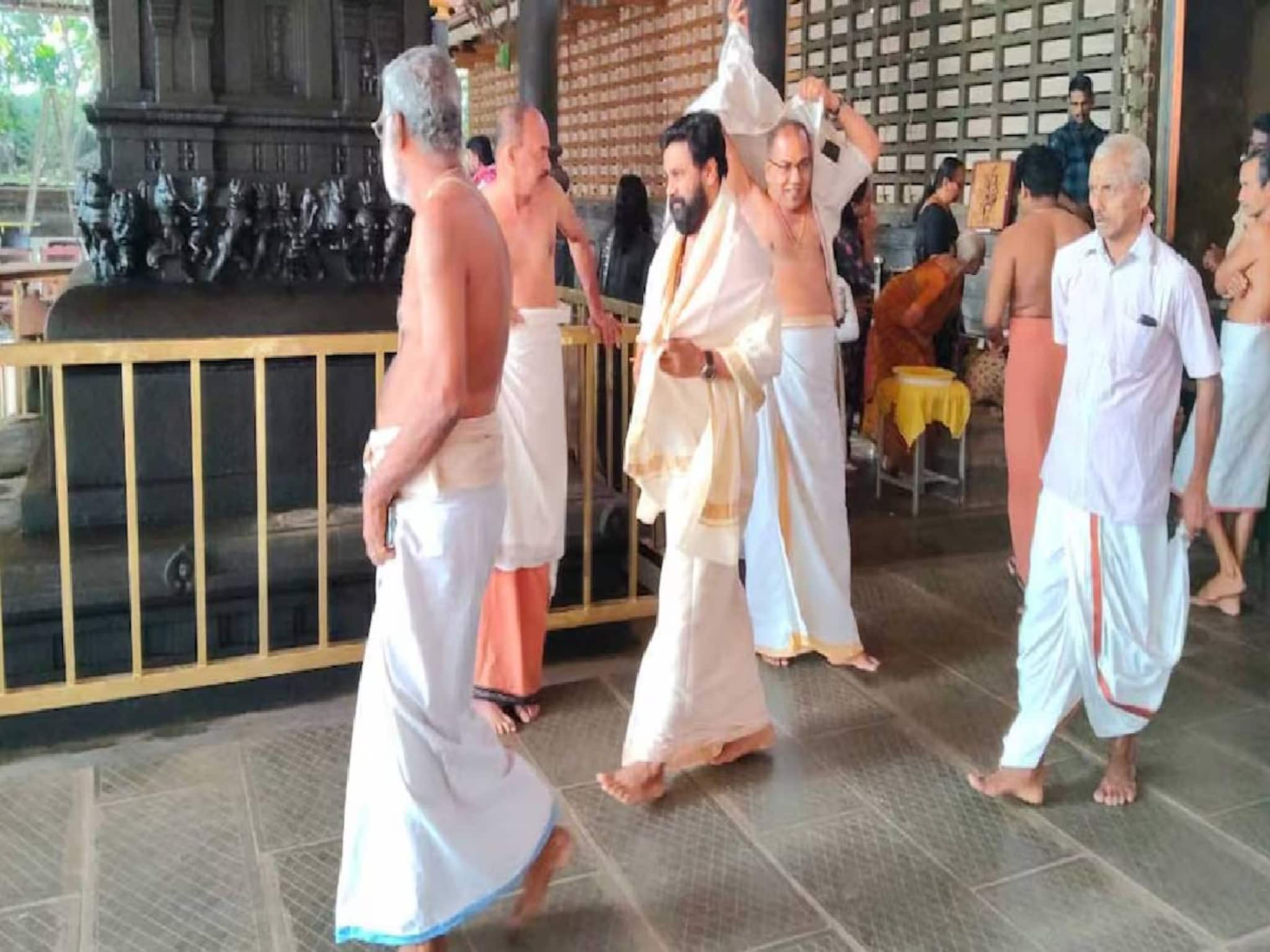 Dileep | നടൻ ദിലീപ് തളിപ്പറമ്പ് രാജരാജേശ്വര ക്ഷേത്രത്തിൽ ദർശനം നടത്തി പൊന്നിൻകുടം സമർപ്പിച്ചു