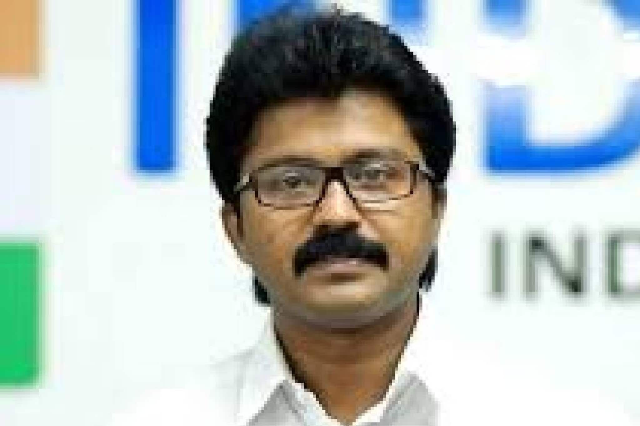 ഭാര്യയ്ക്ക് അധ്യക്ഷ സ്ഥാനം ലഭിച്ചില്ല; എൽദോസ് കുന്നപ്പിളളി ഓഫീസ് കെട്ടിടം ഒഴിയണമെന്ന് കെട്ടിട ഉടമ ഭാര്യയ്ക്ക് അധ്യക്ഷ സ്ഥാനം ലഭിച്ചില്ല; എൽദോസ് കുന്നപ്പിളളി ഓഫീസ് കെട്ടിടം ഒഴിയണമെന്ന് കെട്ടിട ഉടമ