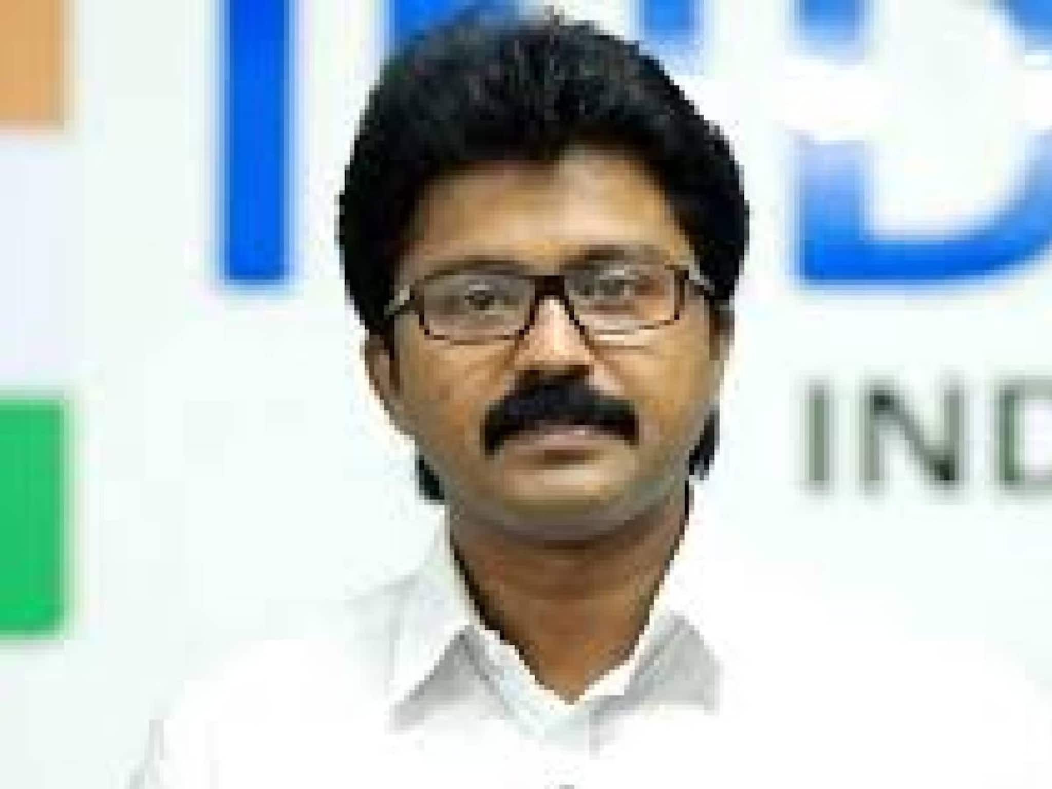 ഭാര്യയ്ക്ക് അധ്യക്ഷ സ്ഥാനം ലഭിച്ചില്ല; എൽദോസ് കുന്നപ്പിളളി ഓഫീസ് കെട്ടിടം ഒഴിയണമെന്ന് കെട്ടിട ഉടമ