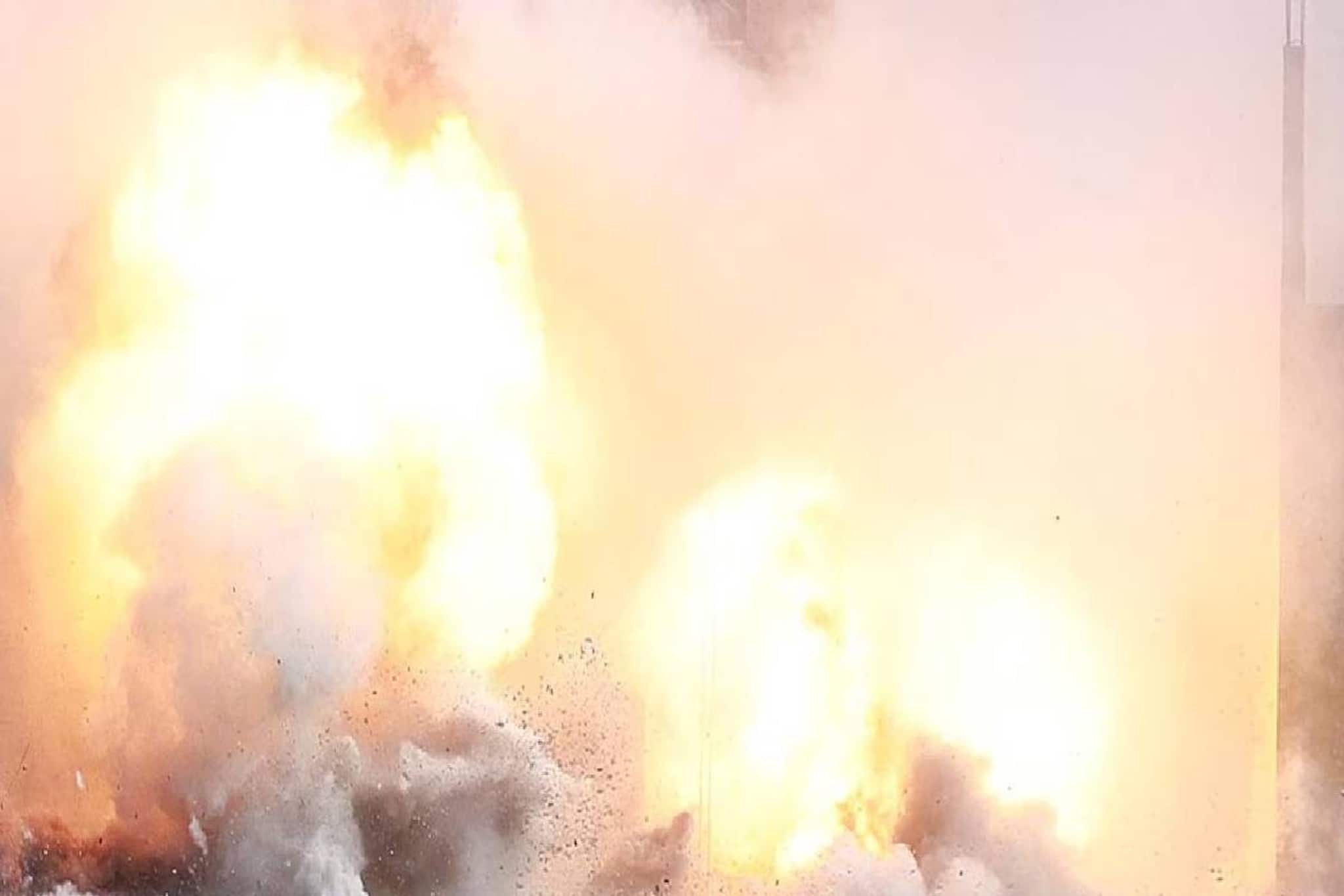 കൊച്ചി ബ്രോഡ്വേയിൽ തീപിടിത്തം; പന്ത്രണ്ടോളം കടകൾ കത്തിനശിച്ചു കൊച്ചി ബ്രോഡ്വേയിൽ തീപിടിത്തം; പന്ത്രണ്ടോളം കടകൾ കത്തിനശിച്ചു