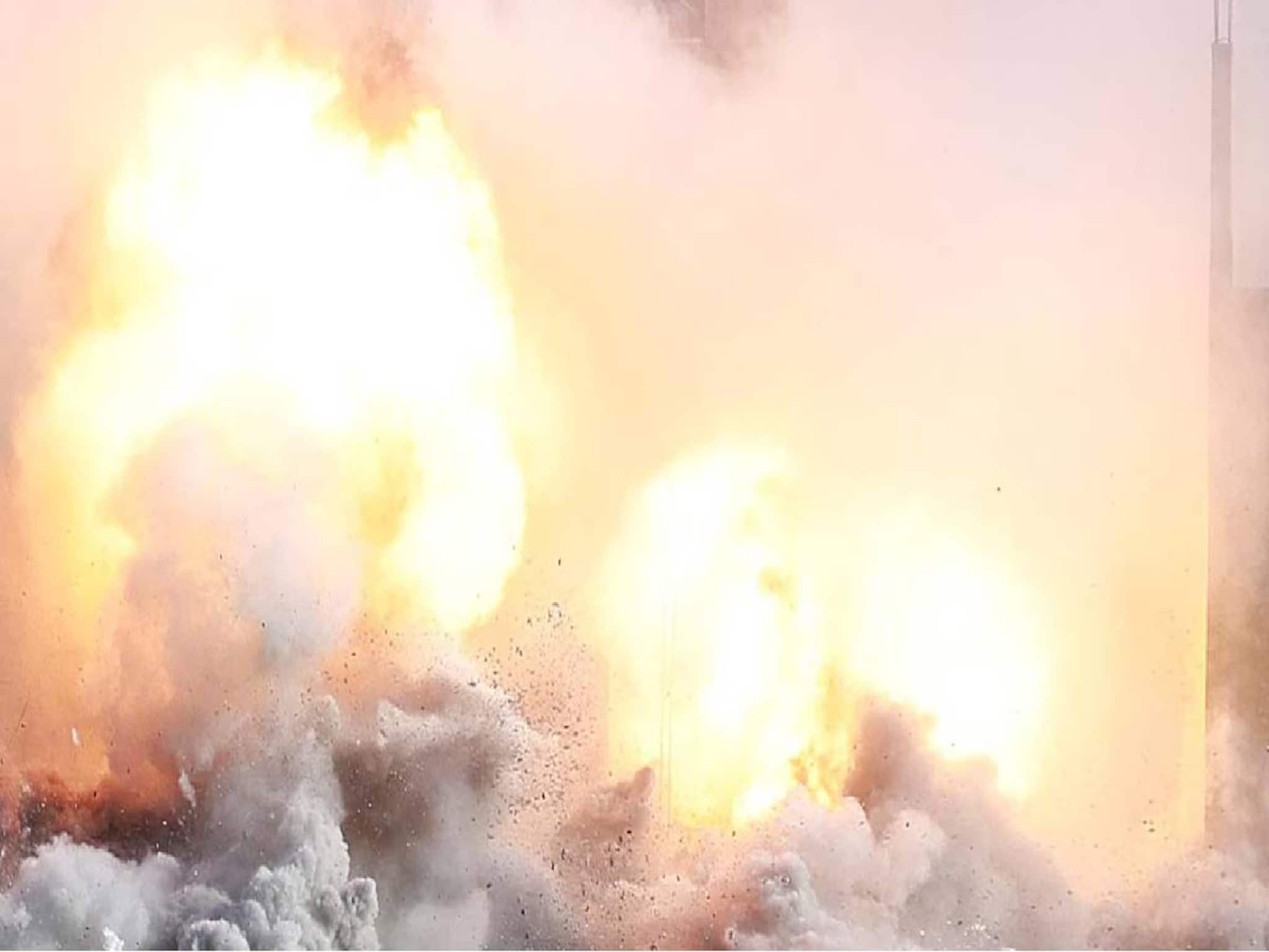 കൊച്ചി ബ്രോഡ്‌വേയിൽ തീപിടിത്തം; പന്ത്രണ്ടോളം കടകൾ കത്തിനശിച്ചു