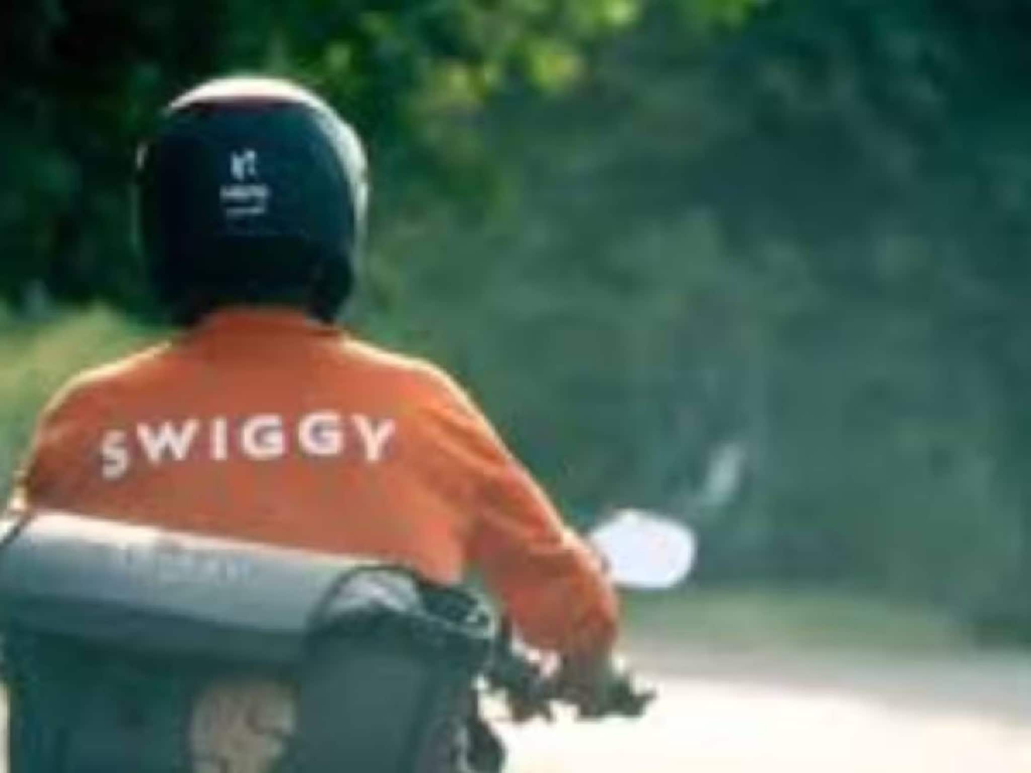 പ്രതിവര്‍ഷം 25 ലക്ഷം രൂപ ശമ്പളമുള്ള ജോലി  ഫുഡ് ഡെലിവറി റൈഡറാകാന്‍ യുവാവ്‌   ഉപേക്ഷിച്ചു