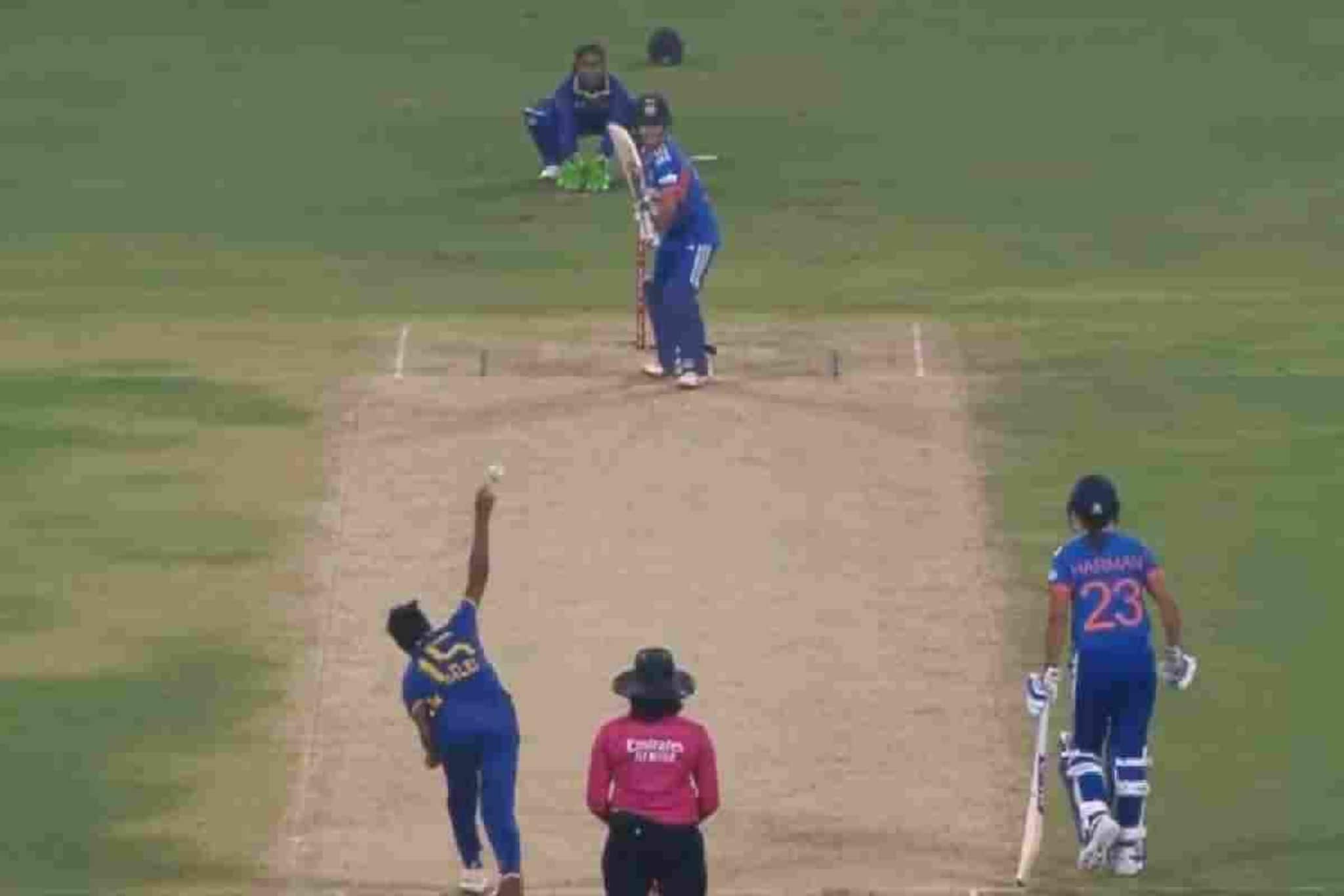 വനിതാ ട്വന്റി 20: ശ്രീലങ്കക്കെതിരായ പരമ്പര 5-0ന് സ്വന്തമാക്കി ഇന്ത്യ; കാര്യവട്ടത്ത് ജയം 15 റൺസിന്