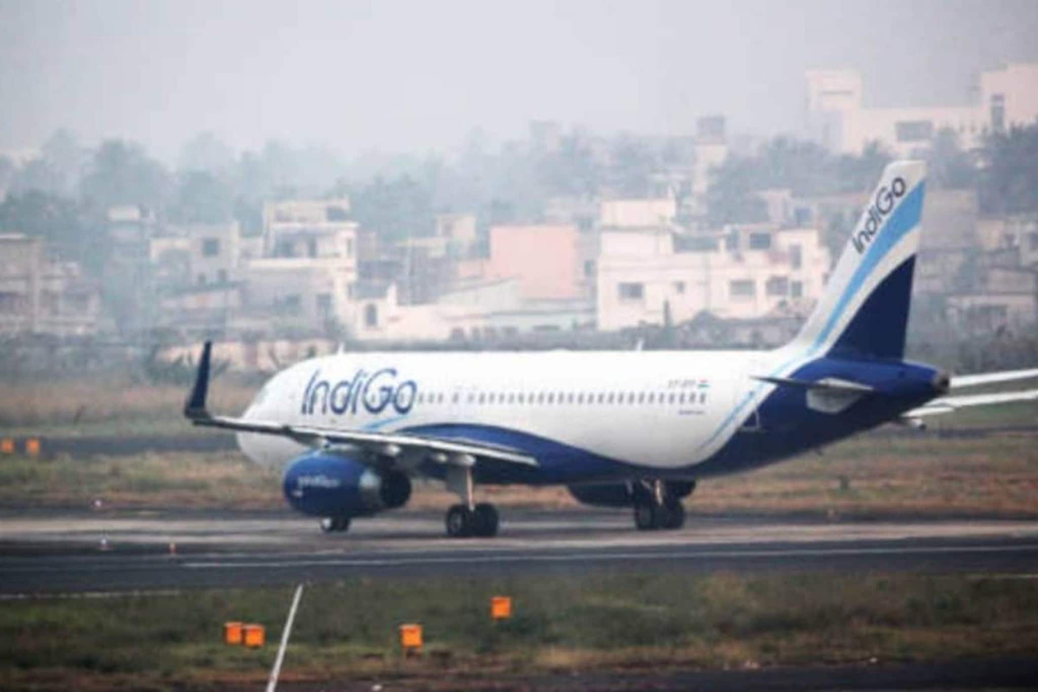 ഇൻഡിഗോയുടെ 100ൽ അധികം വിമാനങ്ങൾ റദ്ദാക്കി; ഡൽഹി, മുംബൈ ഉൾപ്പെടെ പ്രധാന വിമാനത്താവളങ്ങളിൽ യാത്രക്കാർ കുടുങ്ങി