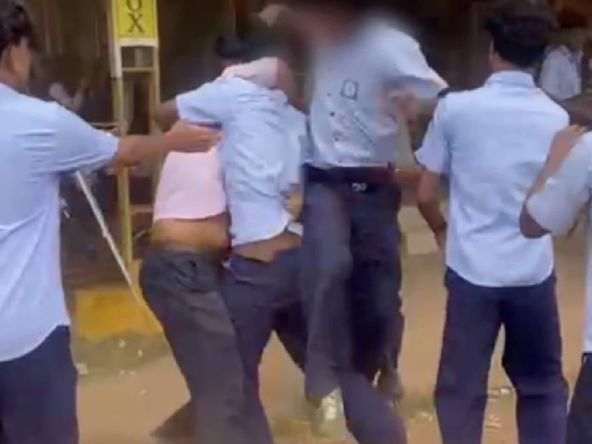 ഇൻസ്റ്റഗ്രാമിലെ കമൻ്റിനെ തുടർന്ന് പാലക്കാട് സ്കൂളിലെ വിദ്യാർത്ഥികൾ തമ്മിൽ സംഘർഷം ഇൻസ്റ്റഗ്രാമിലെ കമൻ്റിനെ തുടർന്ന് പാലക്കാട് സ്കൂളിലെ വിദ്യാർത്ഥികൾ തമ്മിൽ സംഘർഷം