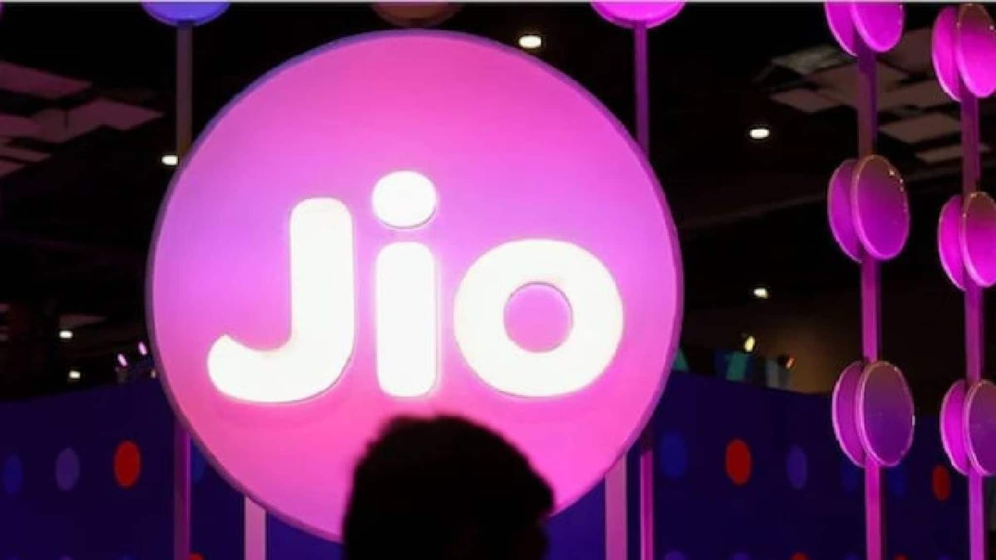 Jio| 2025ൽ ജിയോയുടെ അസാമാന്യ കുതിപ്പ്: ടെലികോം ആധിപത്യം മുതൽ ആർട്ടിഫിഷ്യൽ ഇന്റലിജൻസ് വരെ Jio| 2025ൽ ജിയോയുടെ അസാമാന്യ കുതിപ്പ്: ടെലികോം ആധിപത്യം മുതൽ ആർട്ടിഫിഷ്യൽ ഇന്റലിജൻസ് വരെ