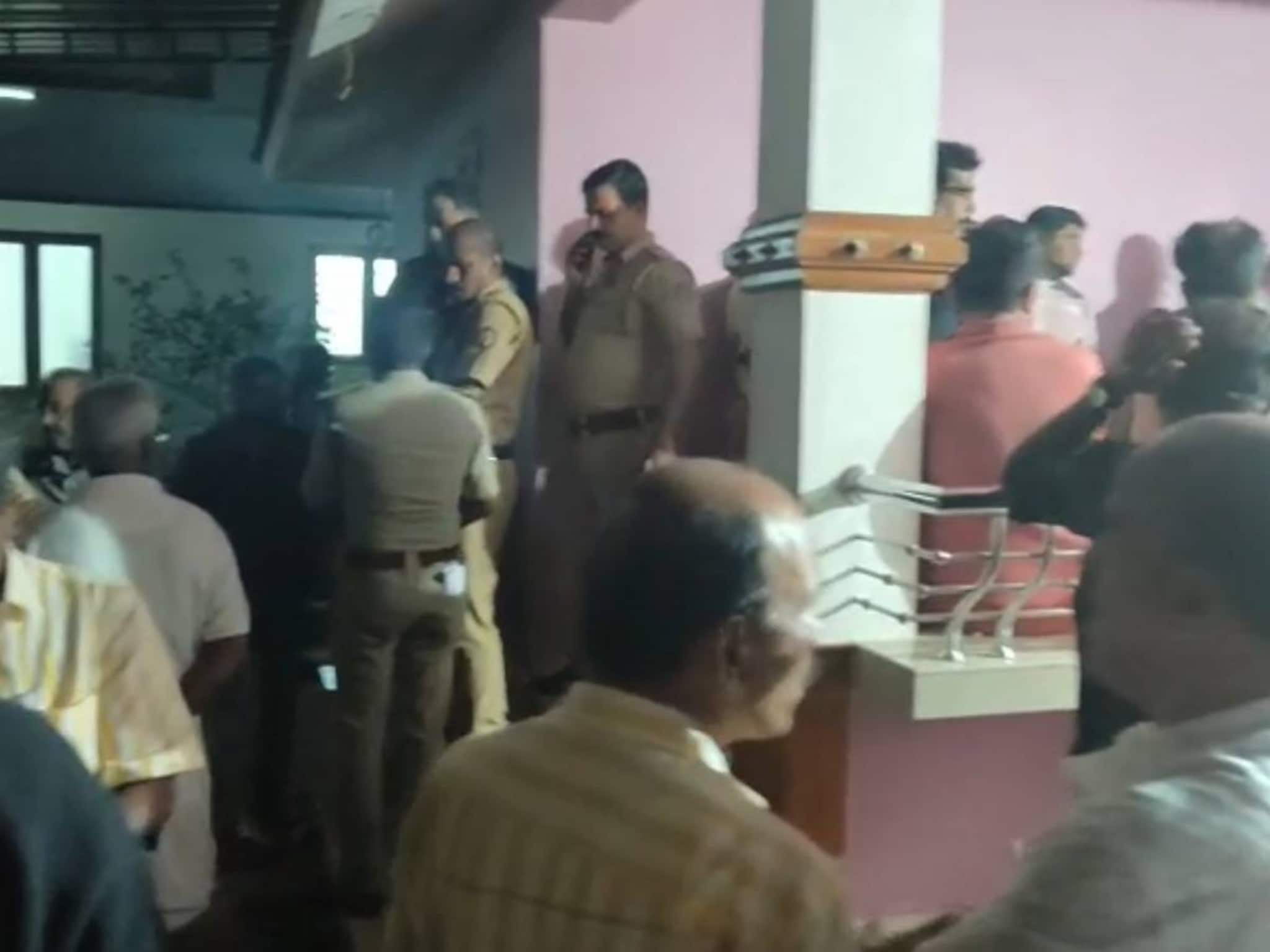 കണ്ണൂരിൽ രണ്ട് കുട്ടികൾ ഉള്‍പ്പെടെ ഒരു കുടുംബത്തിലെ നാലുപേര്‍ മരിച്ച നിലയിൽ