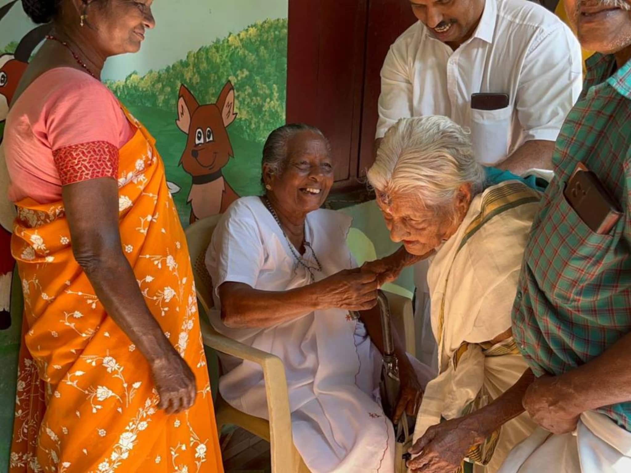 Kerala Local Body Elections 2025 LIVE: തെക്കൻ ജില്ലകളിൽ പോളിങ്  70 ശതമാനം കടന്നു