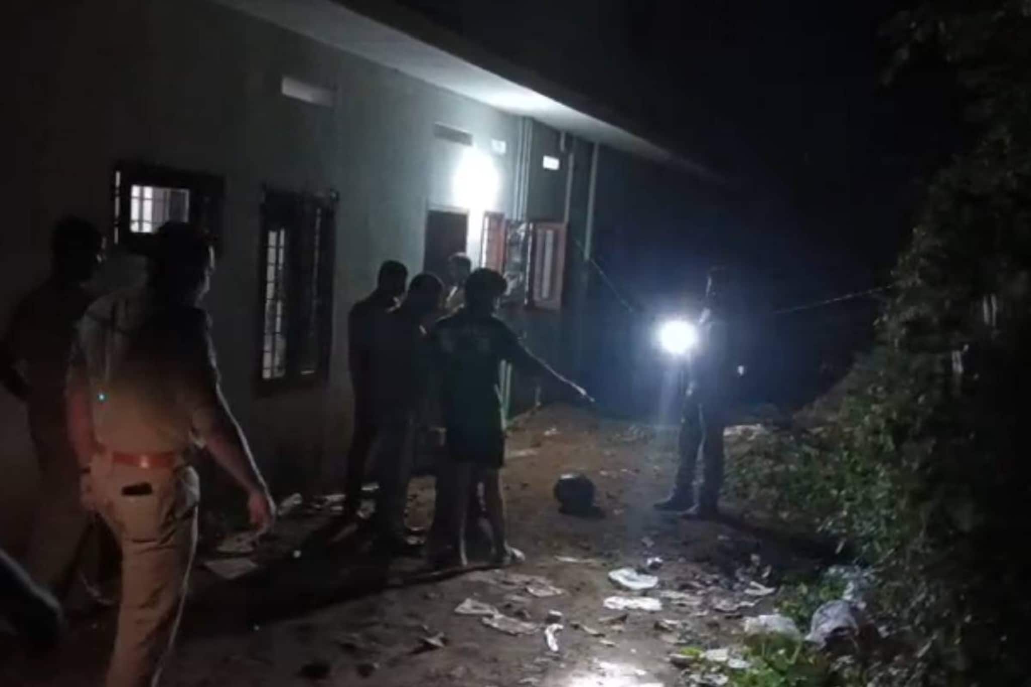 ഗൃഹപ്രവേശത്തിന് മുമ്പ് നടത്തിയ മദ്യവിരുന്നിന് ശേഷം വാക്കുതർക്കത്തിനിടെ സുഹൃത്തിന്റെ കുത്തേറ്റ് യുവാവ് മരിച്ചു‌