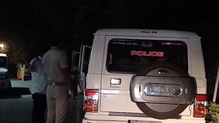 പൊലീസ് പരിശോധന നടത്തുന്നു