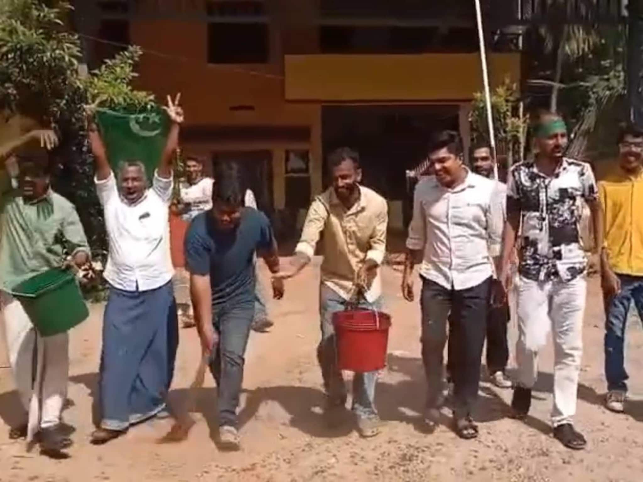 കോഴിക്കോട് ചങ്ങരോത്ത് പഞ്ചായത്തിലെ മുസ്ലിംലീഗ് പ്രവർത്തകരുടെ ശുദ്ധികലശം; SC-ST വകുപ്പ് പ്രകാരം 10 പേർക്കെതിരെ കേസ് കോഴിക്കോട് ചങ്ങരോത്ത് പഞ്ചായത്തിലെ മുസ്ലിംലീഗ് പ്രവർത്തകരുടെ ശുദ്ധികലശം; SC-ST വകുപ്പ് പ്രകാരം 10 പേർക്കെതിരെ കേസ്