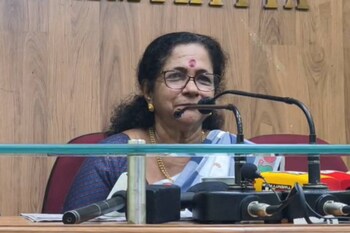 'രാഹുലിന്റേത് അതിതീവ്ര പീഡനം, മുകേഷിന്റേത് തീവ്രത കുറഞ്ഞത്': ജനാധിപത്യ മഹിളാ അസോസിയേഷൻ നേതാവ്