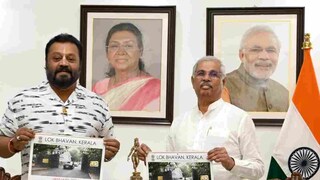 കേന്ദ്രമന്ത്രി സുരേഷ് ഗോപിയും ഗവർണർ രാജേന്ദ്ര ആർലേക്കറും കലണ്ടറുമായി