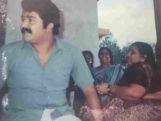 തൂവാനത്തുമ്പികളുടെ സെറ്റിൽ അമ്മ ശാന്തകുമാരിക്കൊപ്പം (ഫോട്ടോ: അനന്തപത്മനാഭൻ / Facebook)