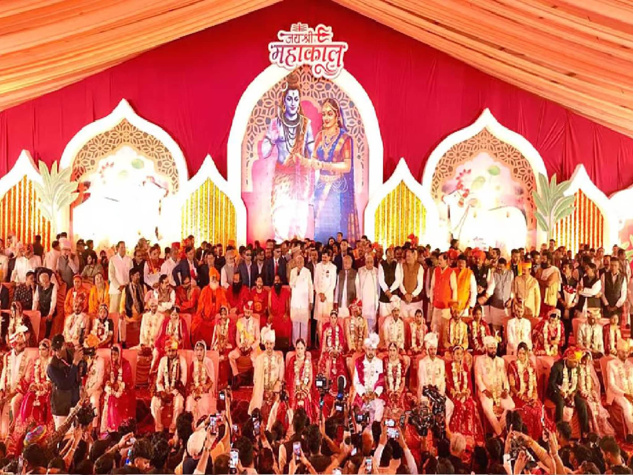 മധ്യപ്രദേശ് മുഖ്യമന്ത്രി ഡോ. മോഹന്‍ യാദവിന്റെ മകന് മാംഗല്യം സമൂഹവിവാഹ പന്തലില്‍