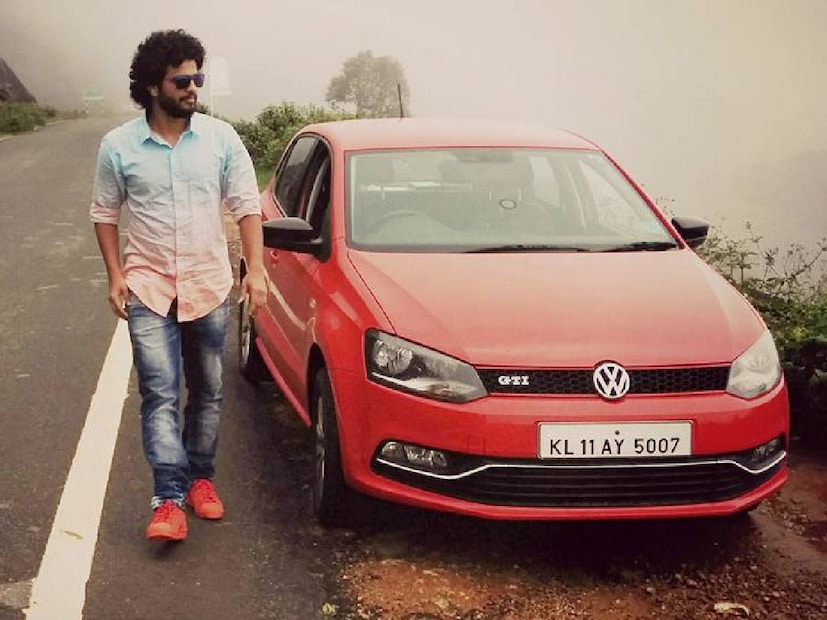 നടനും റാപ്പറുമായ നീരജ് മാധവിന്റെ പേജിൽ അദ്ദേഹം ഒരു ഫോക്സ്‌വാഗൺ പോളോ ജി.ടിക്കൊപ്പം നിൽക്കുന്ന ചിത്രങ്ങൾ പണ്ടുമുതലേ കാണാൻ കഴിയും. 2015ൽ നീരജിന്റെ ഫേസ്ബുക്ക് പേജിൽ എത്തിച്ചേർന്ന ചിത്രമാണിത്. രണ്ടു വർഷം മുൻപ് ആർ.ഡി.എക്സ്. എന്ന തന്റെ സിനിമയുടെ ഗംഭീര വിജയത്തെ തുടർന്ന് നീരജ് മാധവിന്റെ കാർ ശേഖരത്തിലേക്ക് ഒരു BMW X5 കാറും എത്തിച്ചേർന്നിരുന്നു. നീരജ് ഭാര്യക്കും മകൾക്കുമൊപ്പം ഈ കാർ സ്വന്തമാക്കുന്ന ദൃശ്യങ്ങൾ സോഷ്യൽ മീഡിയയിൽ തരംഗമായിരുന്നു 