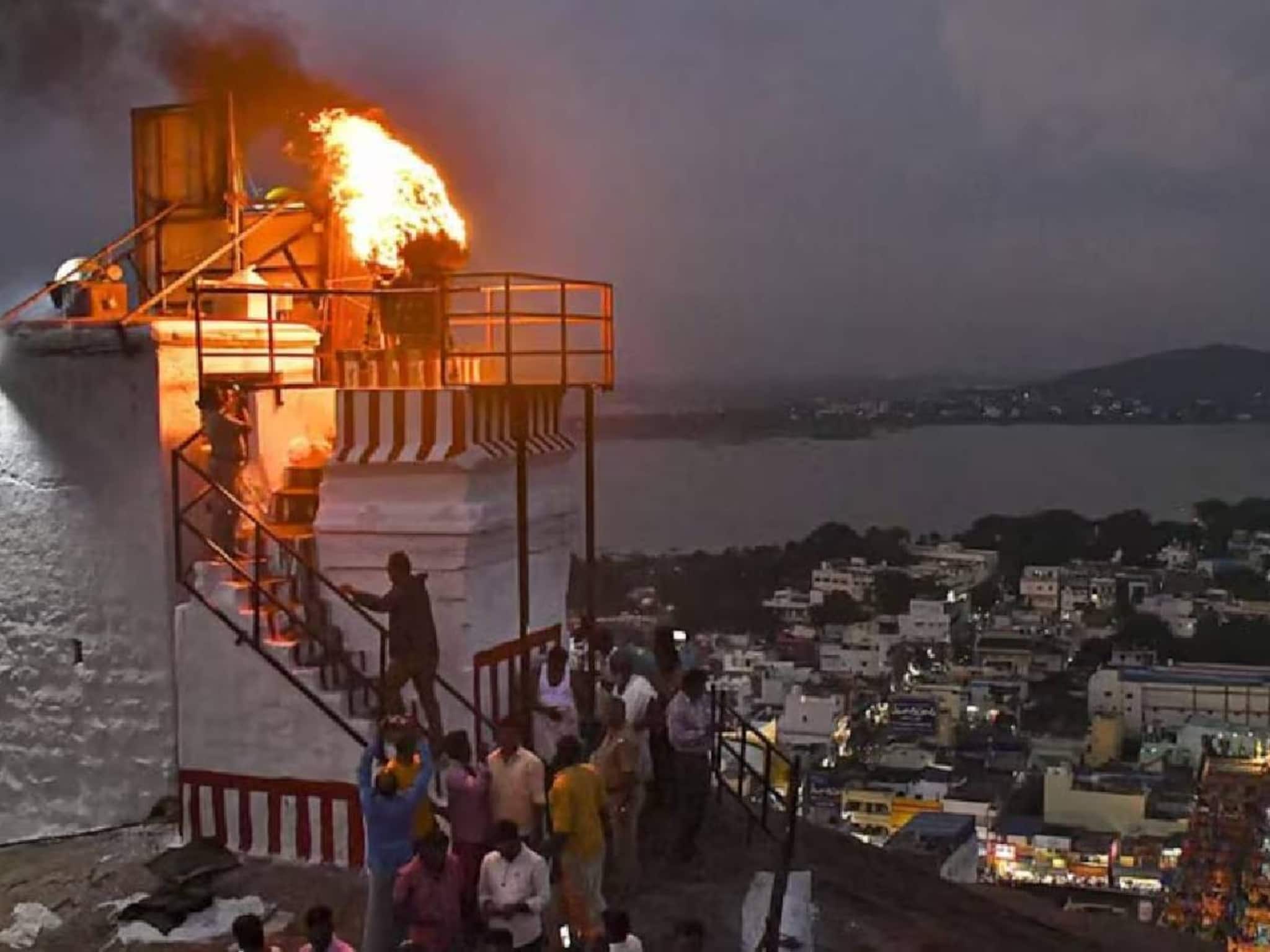 തിരുപ്പരന്‍കുണ്ഡ്രത്ത് കാര്‍ത്തികദീപത്തിന് അനുമതി; മദ്രാസ് ഹൈക്കോടതി വിധിക്കെതിരേ തമിഴ്നാട് സര്‍ക്കാര്‍ സുപ്രീം കോടതിയില്‍