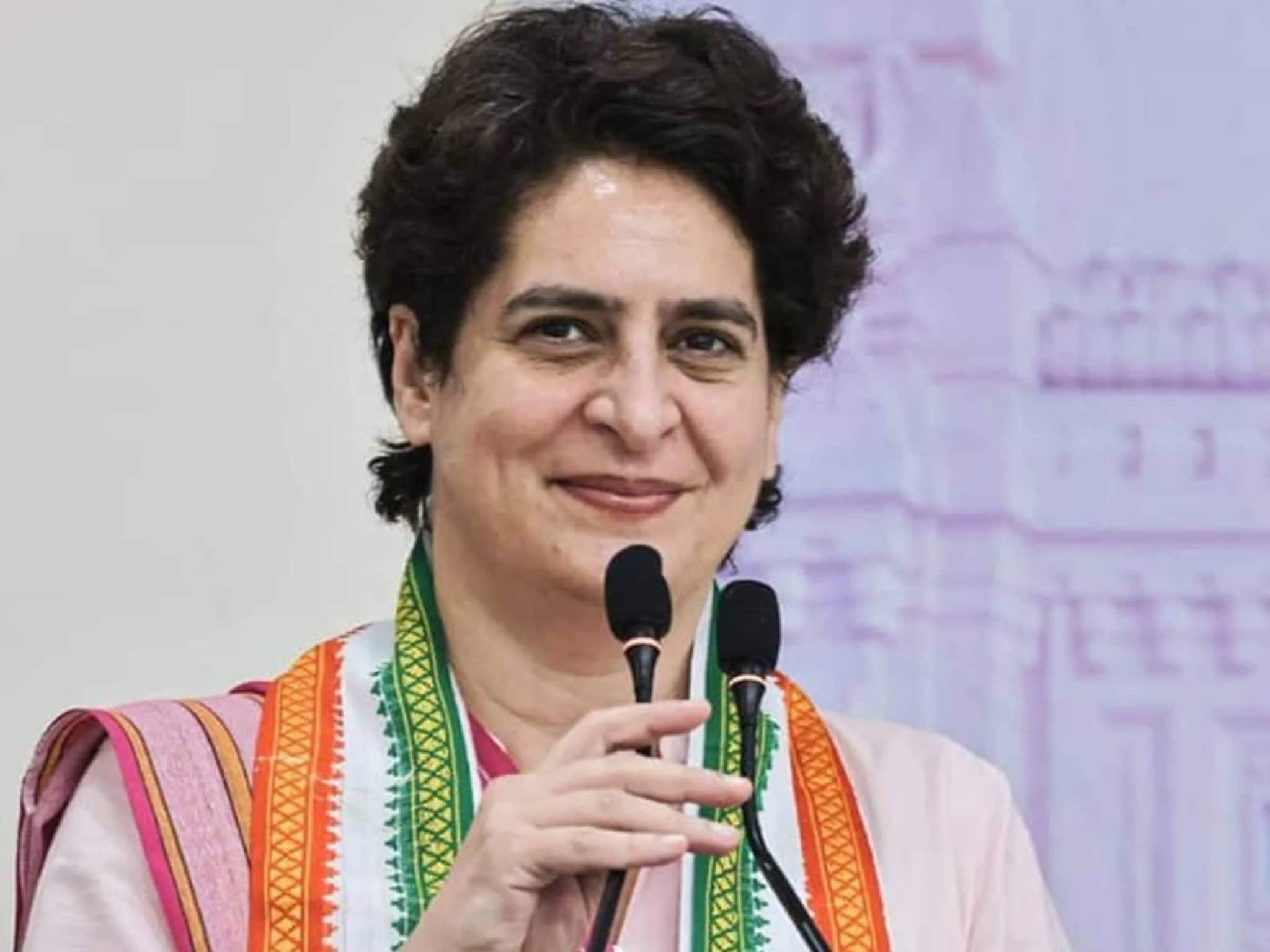 'ബലാത്സംഗത്തിന് കുറ്റപത്രത്തിൽ പേരുണ്ടായിട്ടും എംഎൽഎ പാർട്ടിയിൽ തുടരുന്നത് ശരിയാണോ?' പ്രിയങ്ക ഗാന്ധി അന്ന് പറഞ്ഞത്