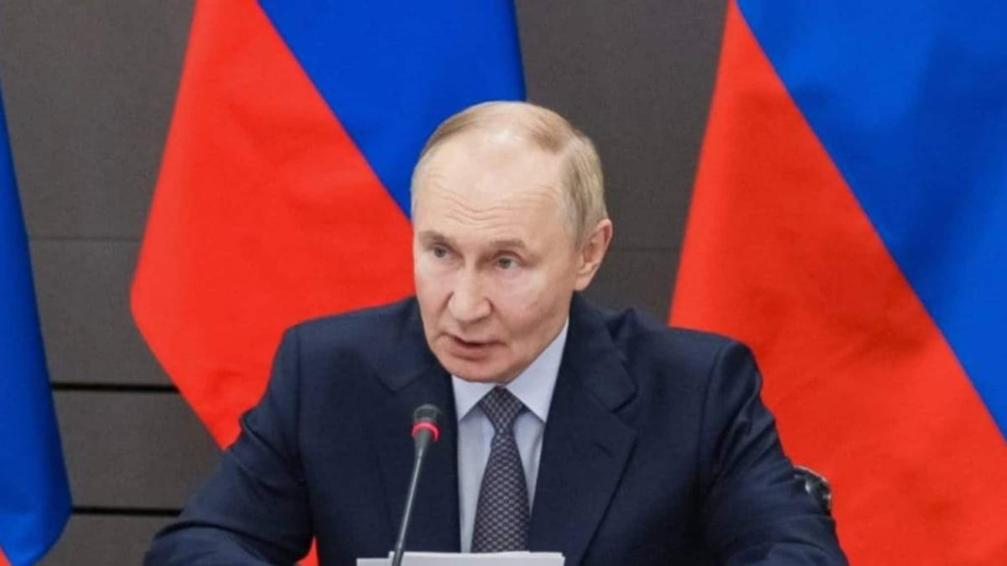 'വിസർജ്യത്തിന് സ്യൂട്ട്കേസ് മുതല് ഫുഡ് ലാബ്' വരെ; വിദേശ സന്ദര്ശനങ്ങളില് പുടിന് അസാധാരണമായ സുരക്ഷ 'വിസർജ്യത്തിന് സ്യൂട്ട്കേസ് മുതല് ഫുഡ് ലാബ്' വരെ; വിദേശ സന്ദര്ശനങ്ങളില് പുടിന് അസാധാരണമായ സുരക്ഷ