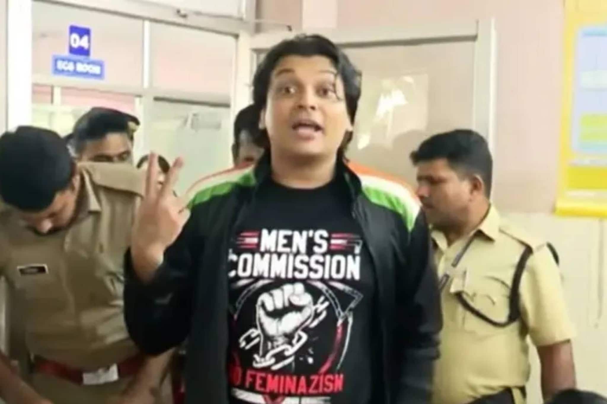 രാഹുല്‍ ഈശ്വര്‍ ജയിലില്‍ ഭക്ഷണം കഴിക്കാതെ സമരത്തില്‍; കുടിച്ചത് വെള്ളം മാത്രം