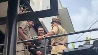 രാഹുൽ ഈശ്വറിനെ തെളിവെടുപ്പിനായി വീട്ടിൽ എത്തിച്ചപ്പോൾ