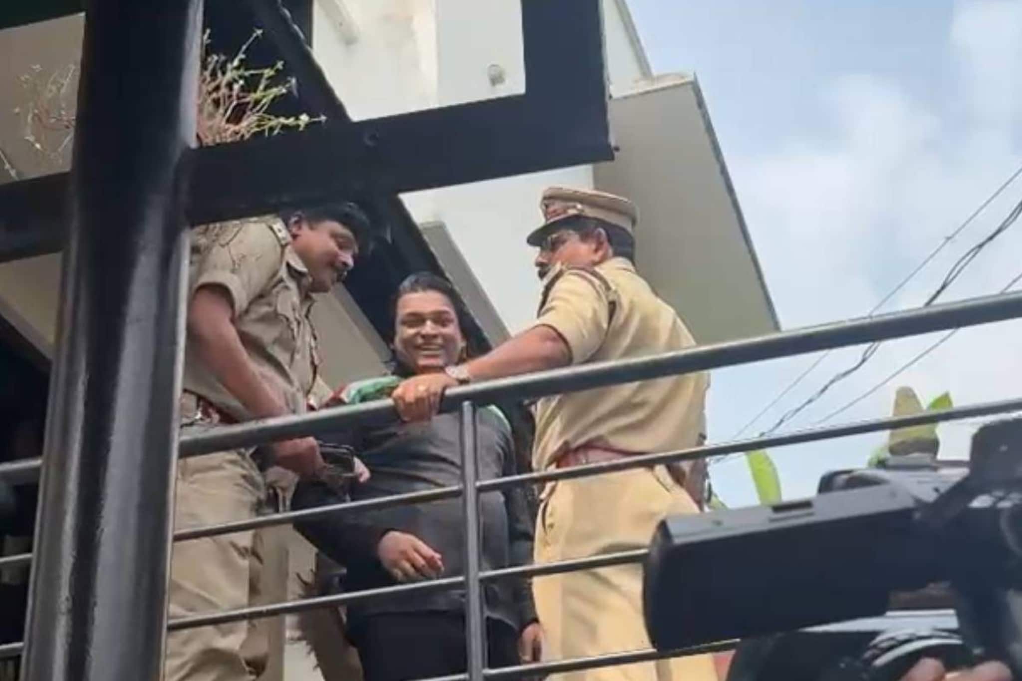 മാങ്കൂട്ടത്തിലിനെ അനുകൂലിച്ച് ഇനിയും വിഡിയോ ചെയ്യുമെന്ന് രാഹുല്‍ ഈശ്വര്‍; ലാപ്ടോപ് കസ്റ്റഡിയിലെടുത്തു